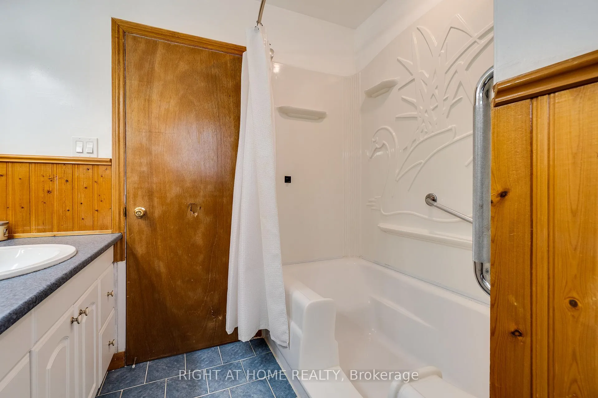 Photo 21 of 109 Rexway Drive, Halton Hills, Georgetown — HOMEH