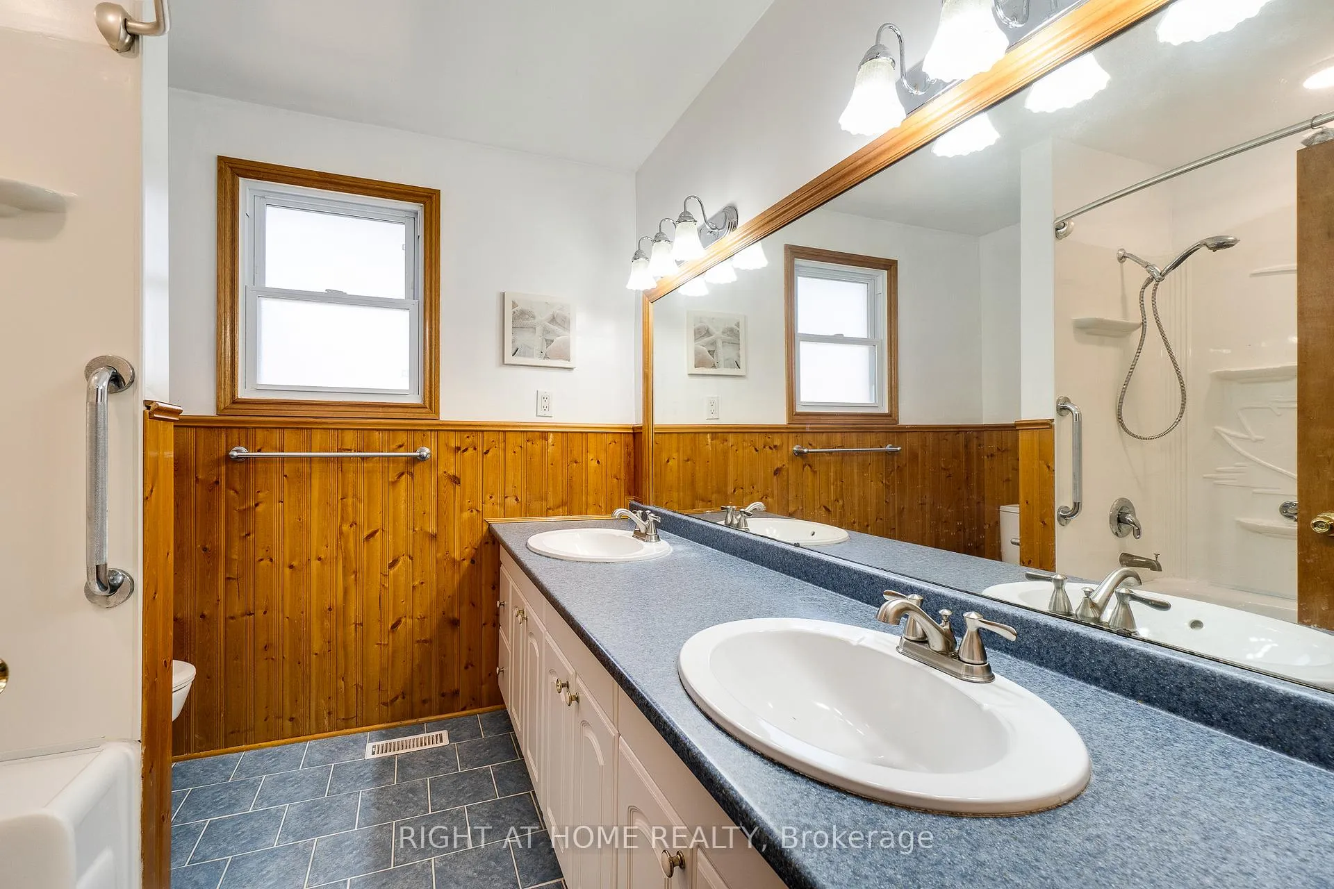 Photo 22 of 109 Rexway Drive, Halton Hills, Georgetown — HOMEH