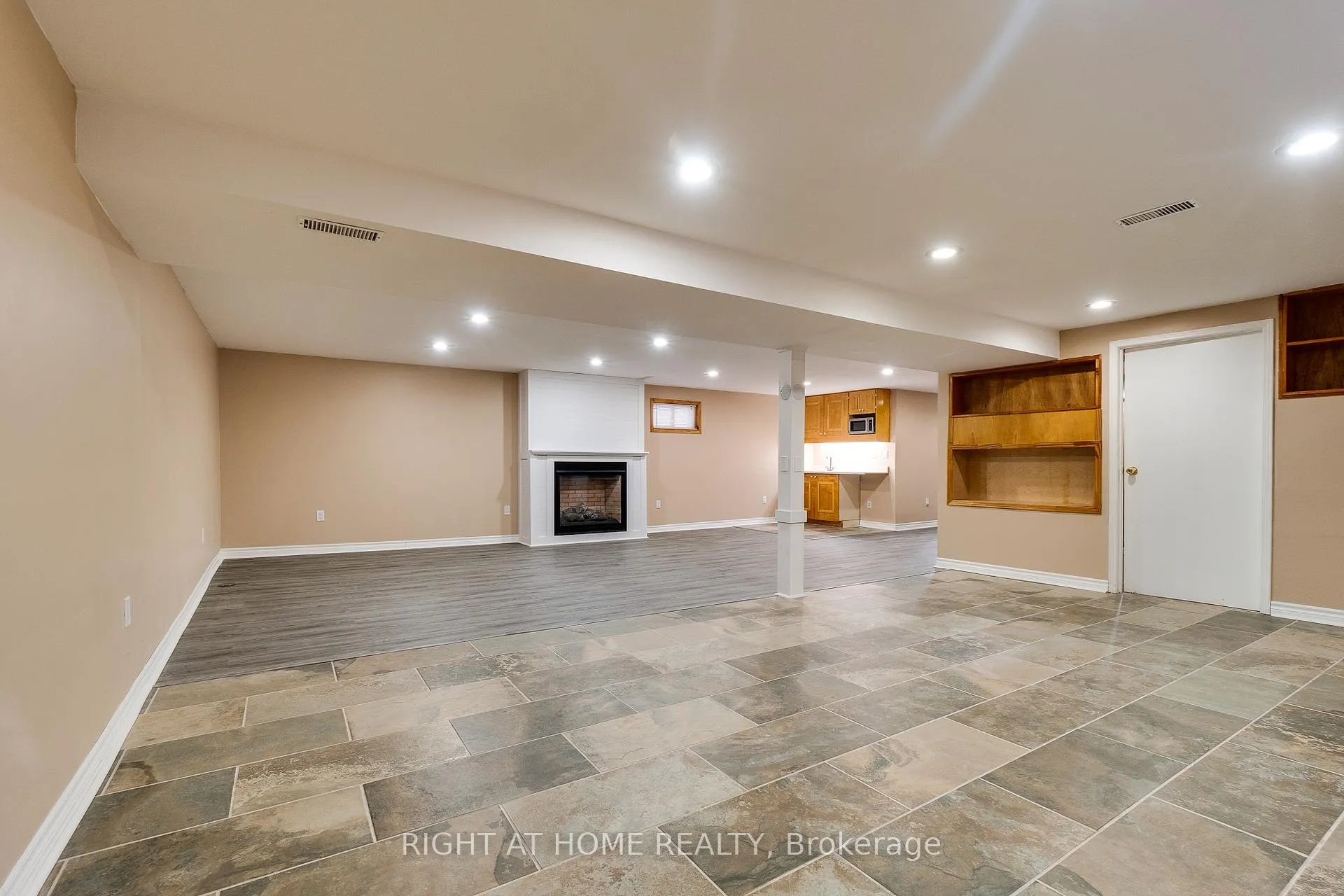 Photo 23 of 109 Rexway Drive, Halton Hills, Georgetown — HOMEH
