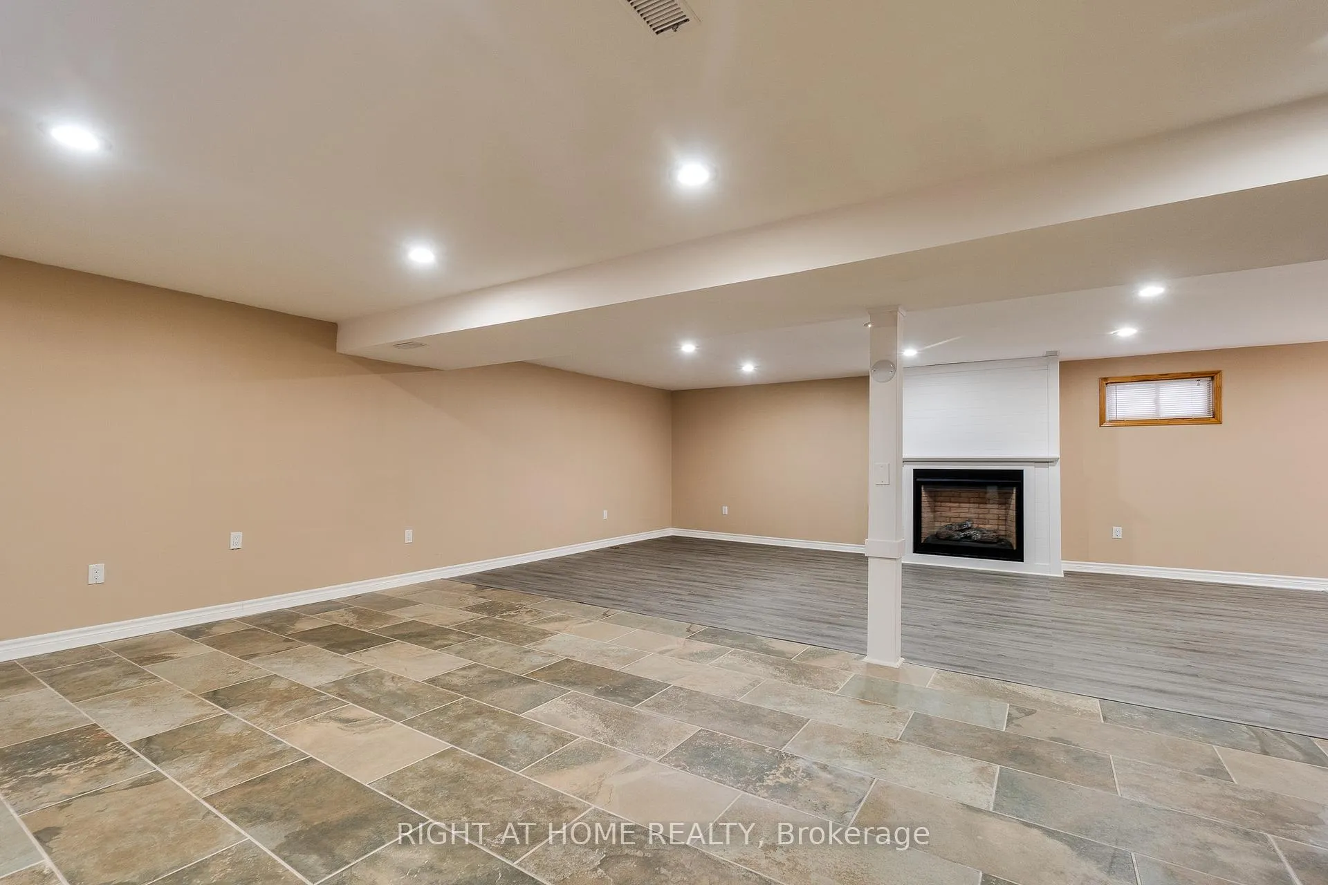 Photo 24 of 109 Rexway Drive, Halton Hills, Georgetown — HOMEH