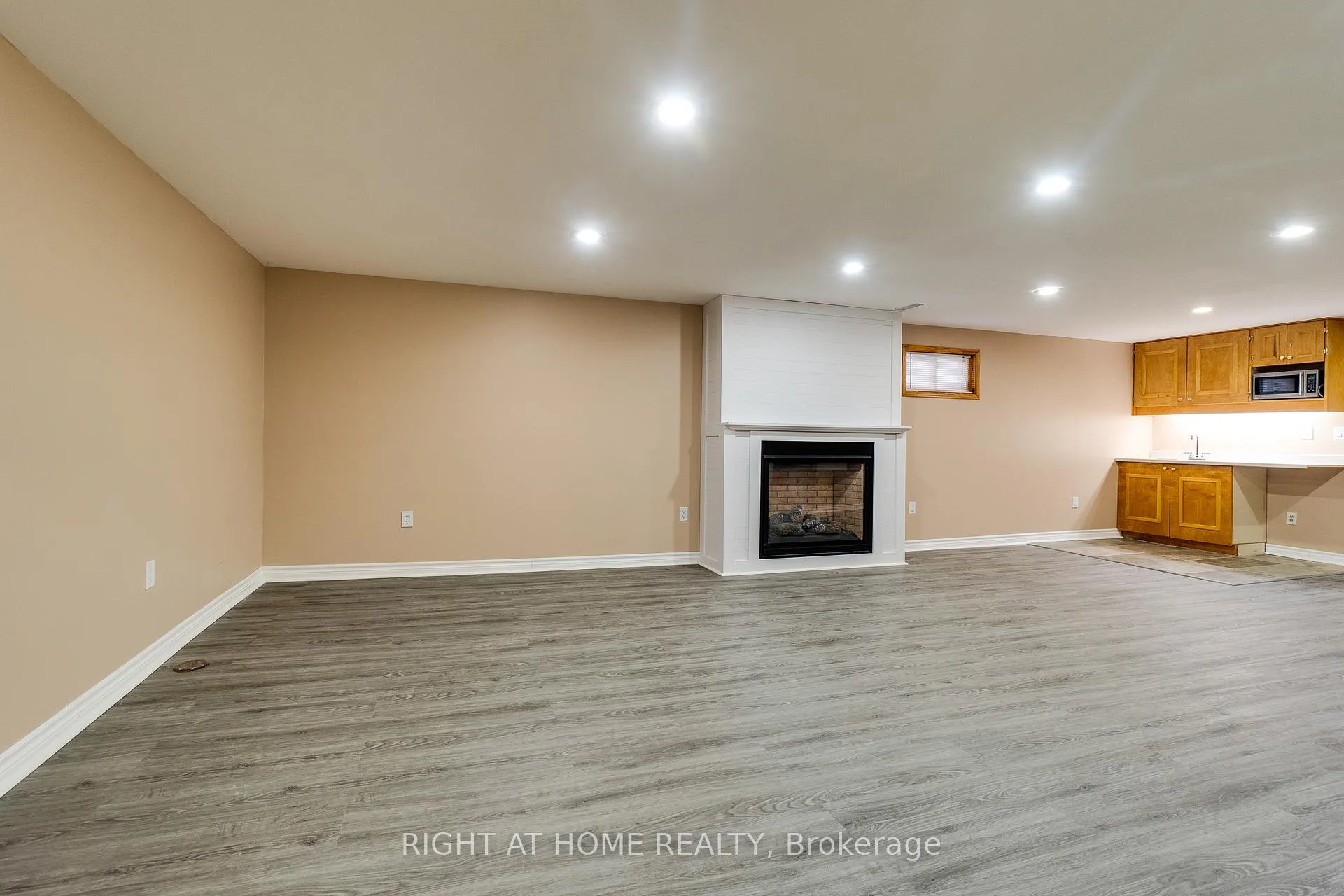 Photo 25 of 109 Rexway Drive, Halton Hills, Georgetown — HOMEH