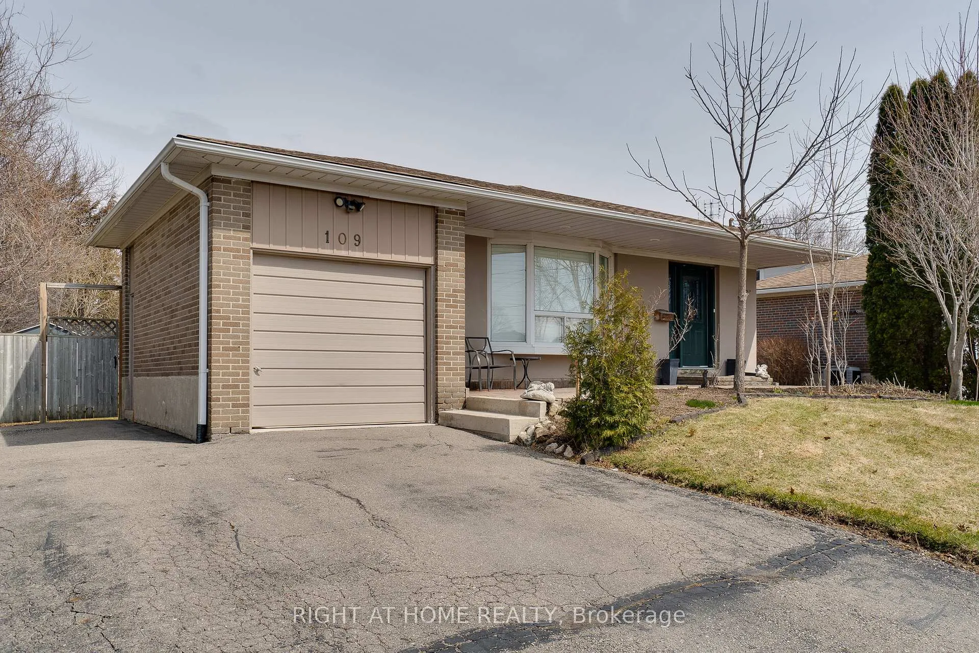 Photo 35 of 109 Rexway Drive, Halton Hills, Georgetown — HOMEH