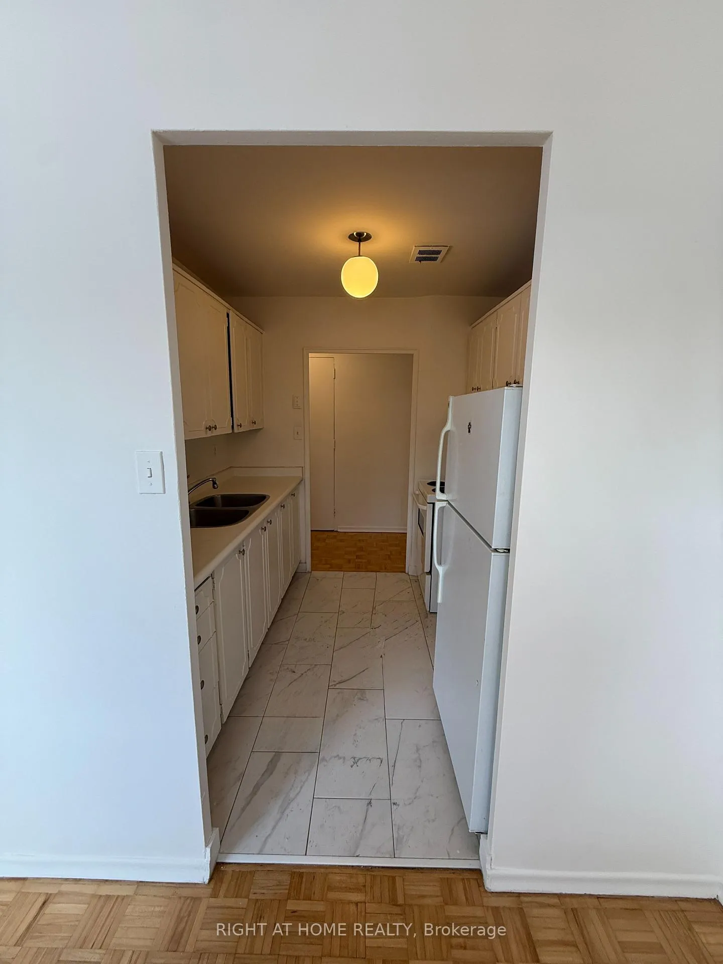 Photo 4 of Unit 203, 95 Taunton Road E, Oshawa, Centennial — HOMEH