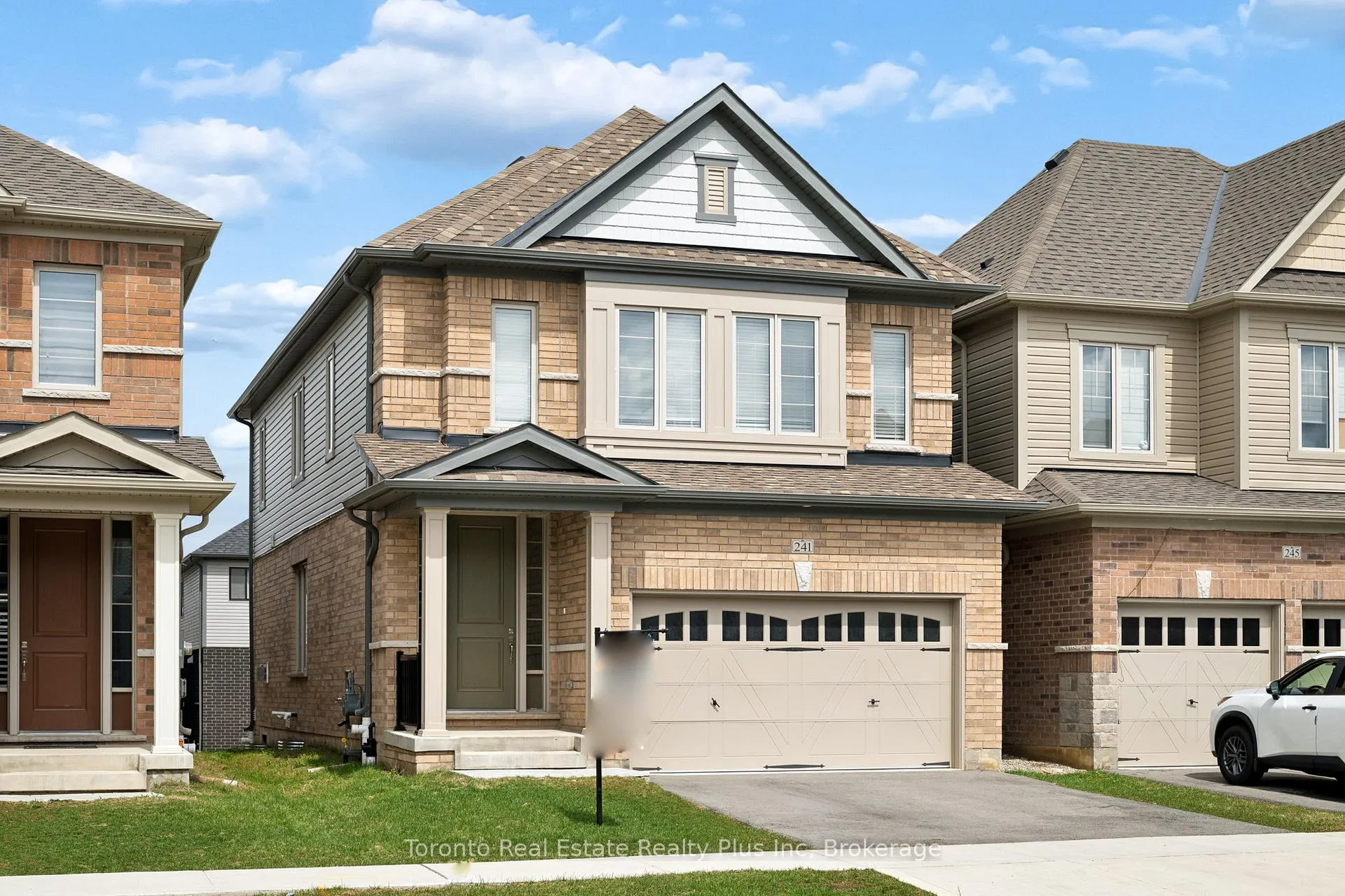 Photo 3 of 241 Broadacre Drive, Kitchener — HOMEH