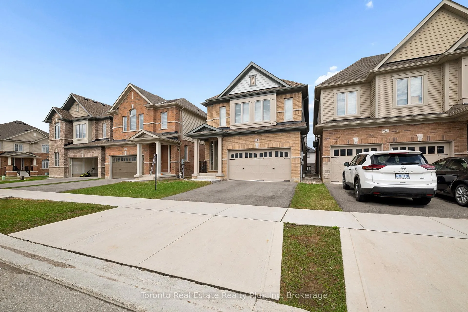 Photo 4 of 241 Broadacre Drive, Kitchener — HOMEH