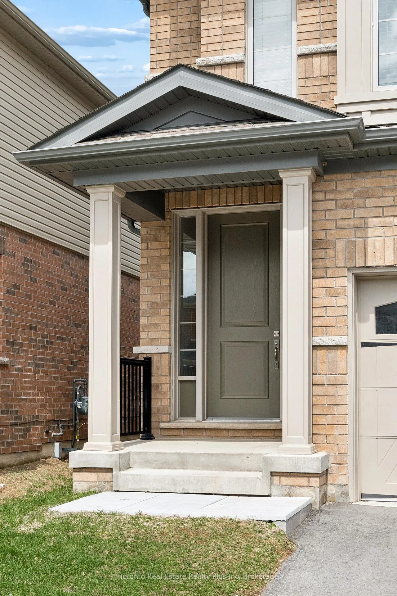 Photo 5 of 241 Broadacre Drive, Kitchener — HOMEH