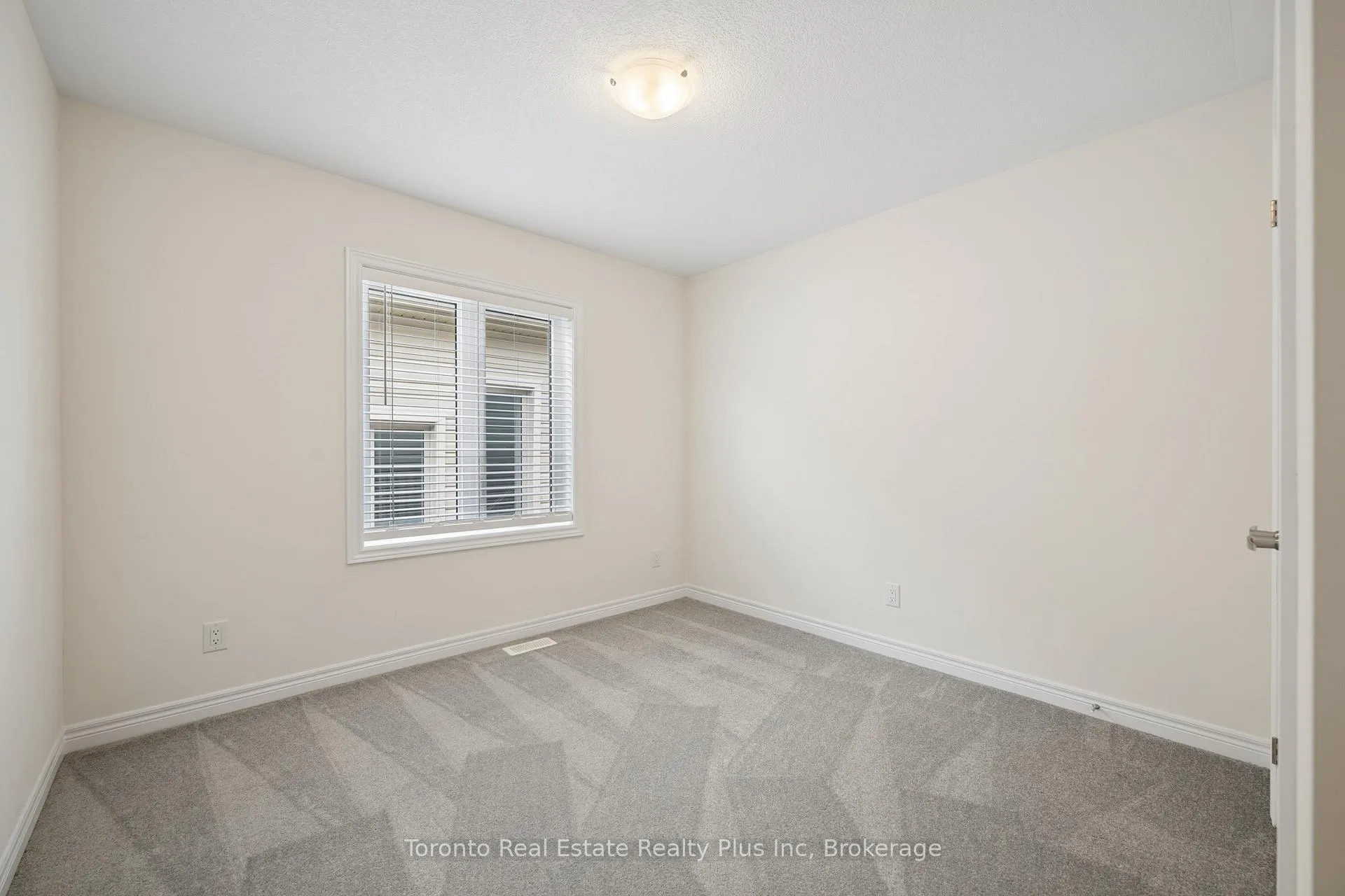 Photo 27 of 241 Broadacre Drive, Kitchener — HOMEH