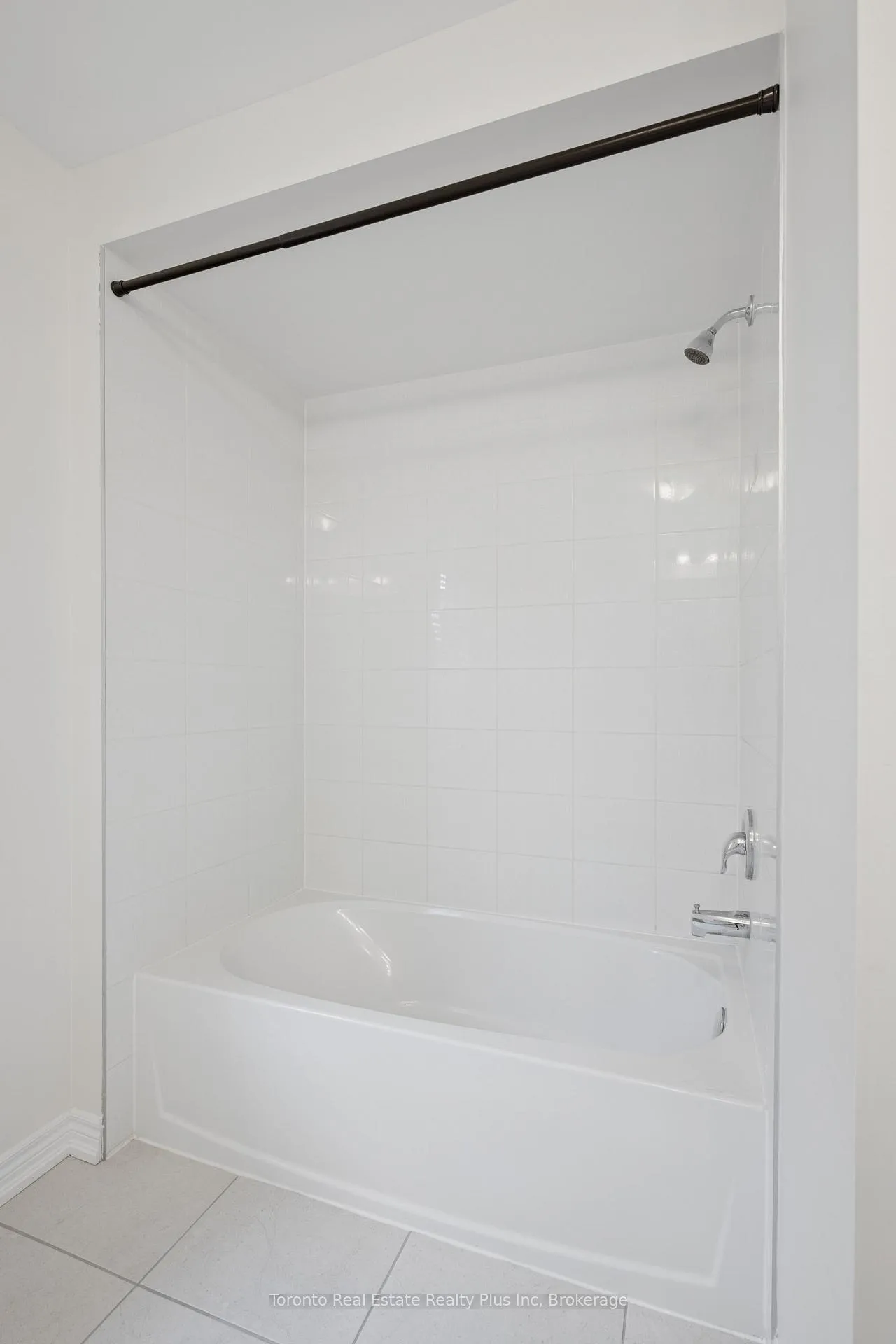 Photo 31 of 241 Broadacre Drive, Kitchener — HOMEH