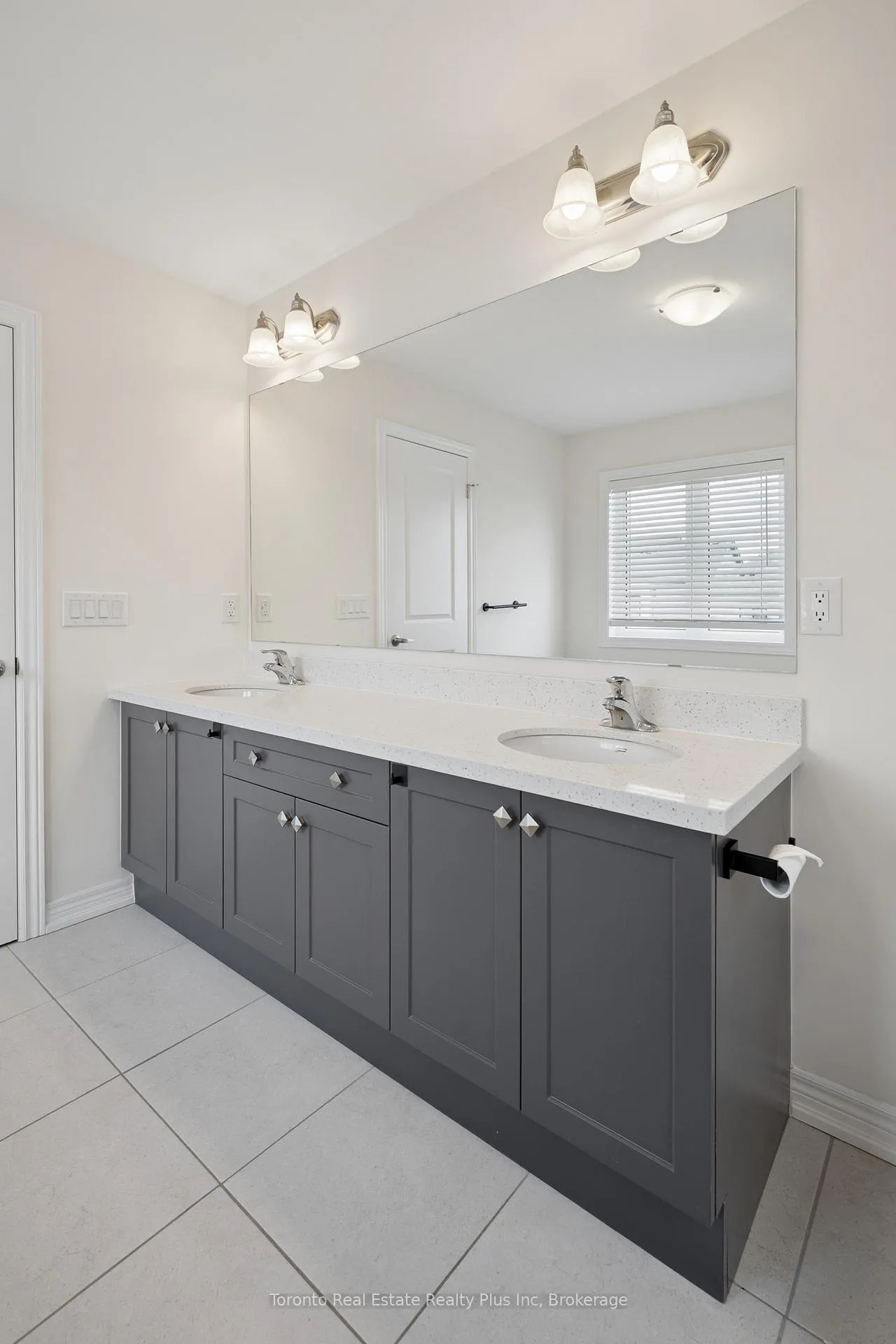 Photo 38 of 241 Broadacre Drive, Kitchener — HOMEH
