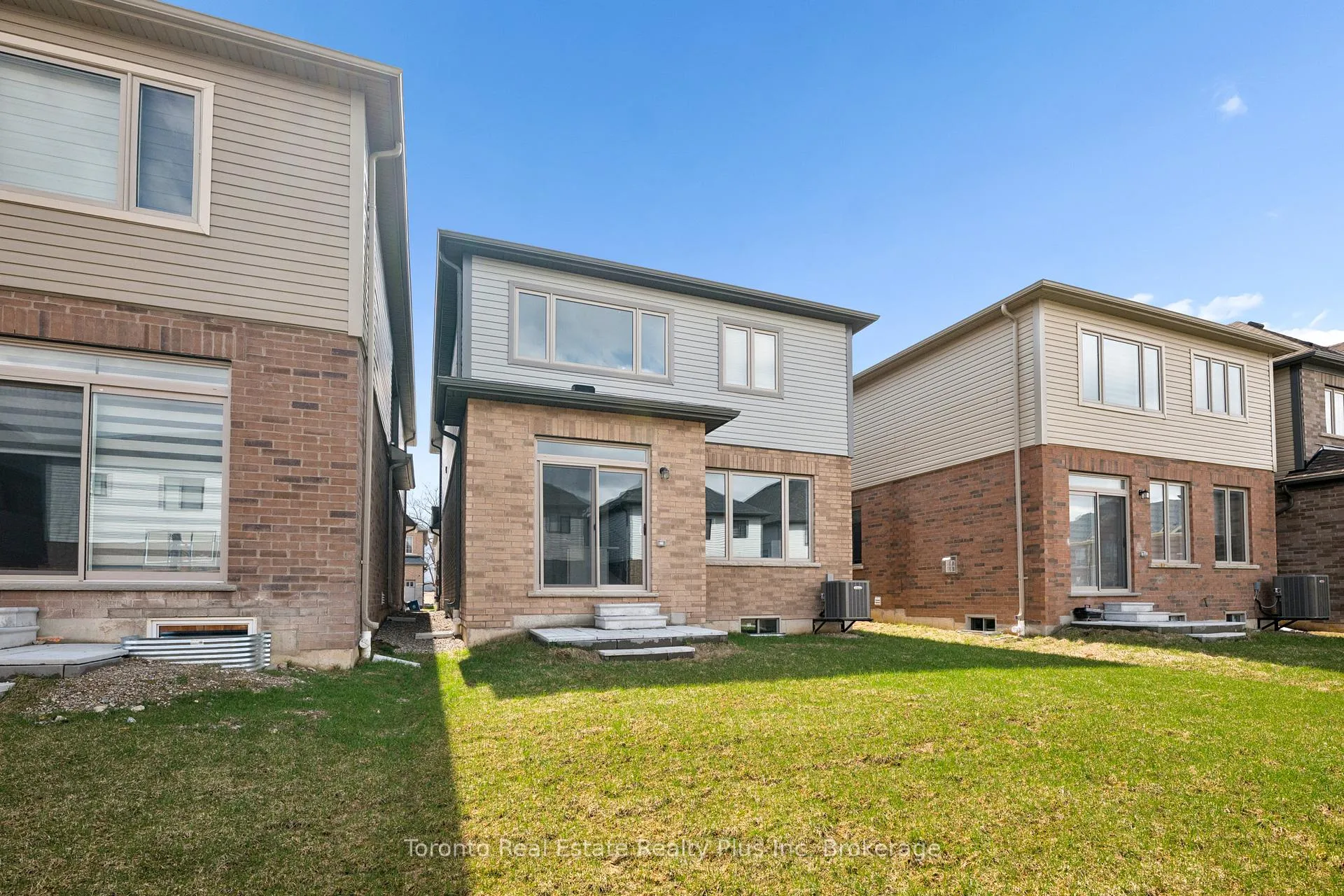 Photo 41 of 241 Broadacre Drive, Kitchener — HOMEH