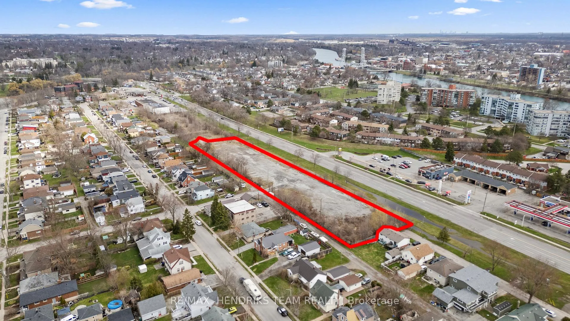 Photo 10 of 1 Drew Street, Welland, Broadway — HOMEH