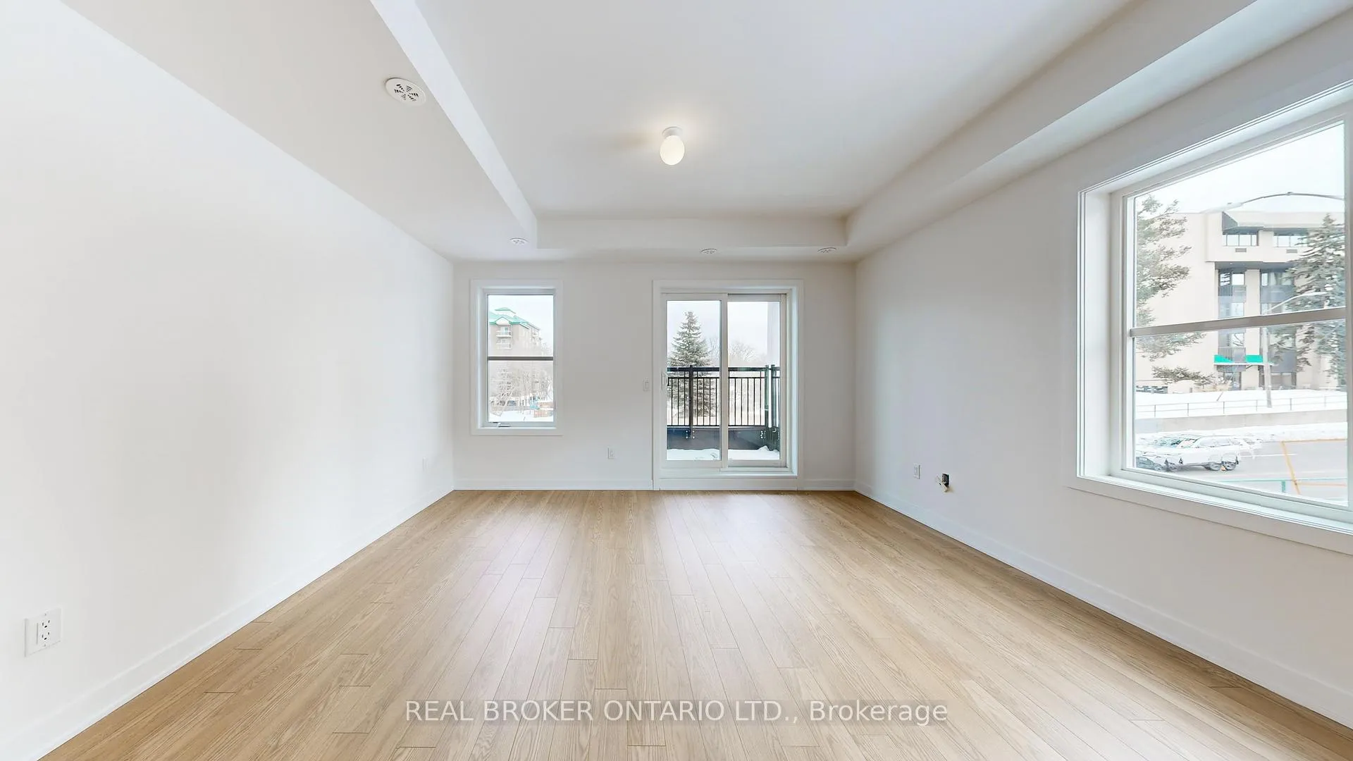 Photo 6 of Unit 216, 15100 Yonge Street N, Aurora, Aurora Village — HOMEH
