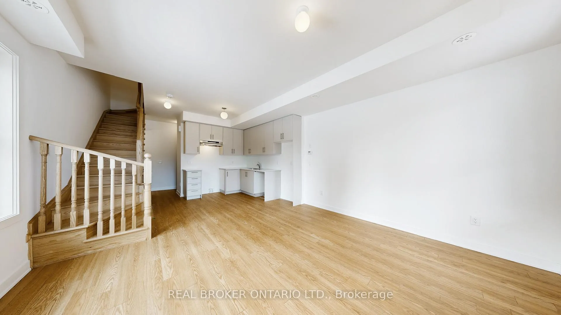 Photo 7 of Unit 216, 15100 Yonge Street N, Aurora, Aurora Village — HOMEH