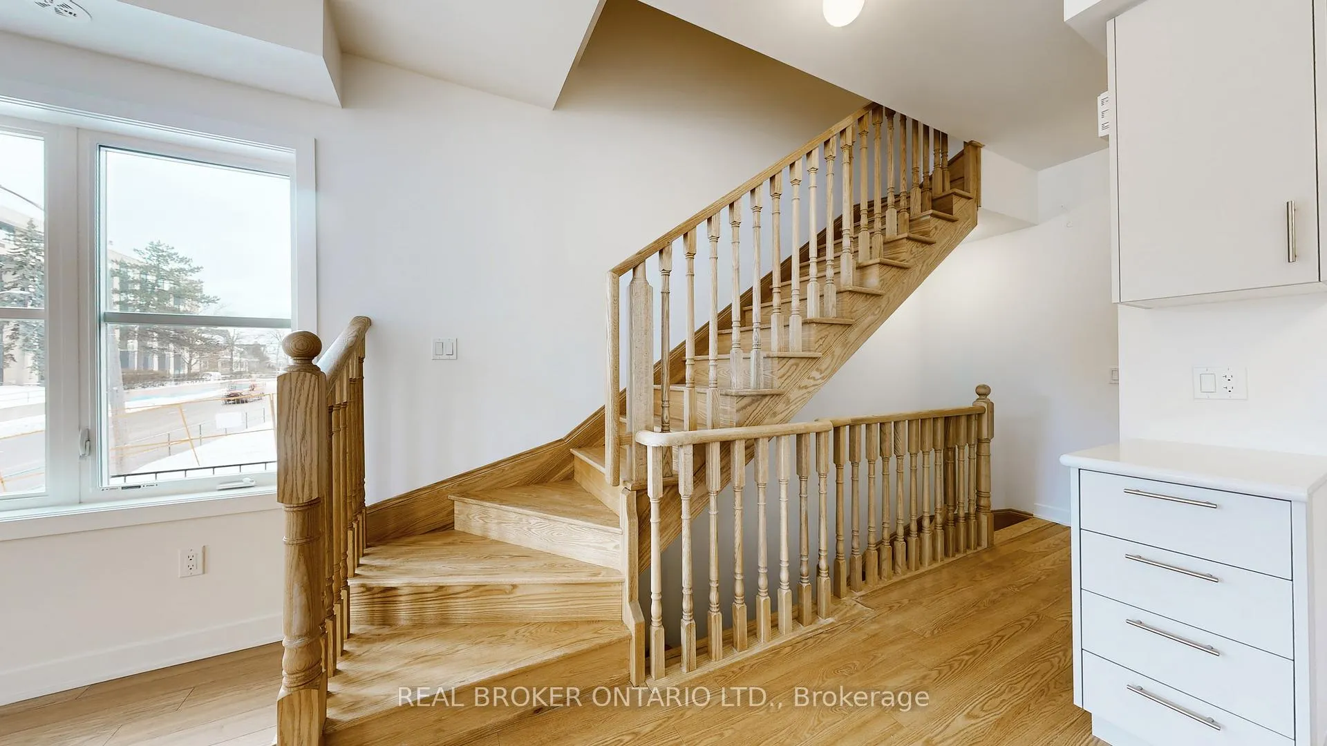Photo 9 of Unit 216, 15100 Yonge Street N, Aurora, Aurora Village — HOMEH
