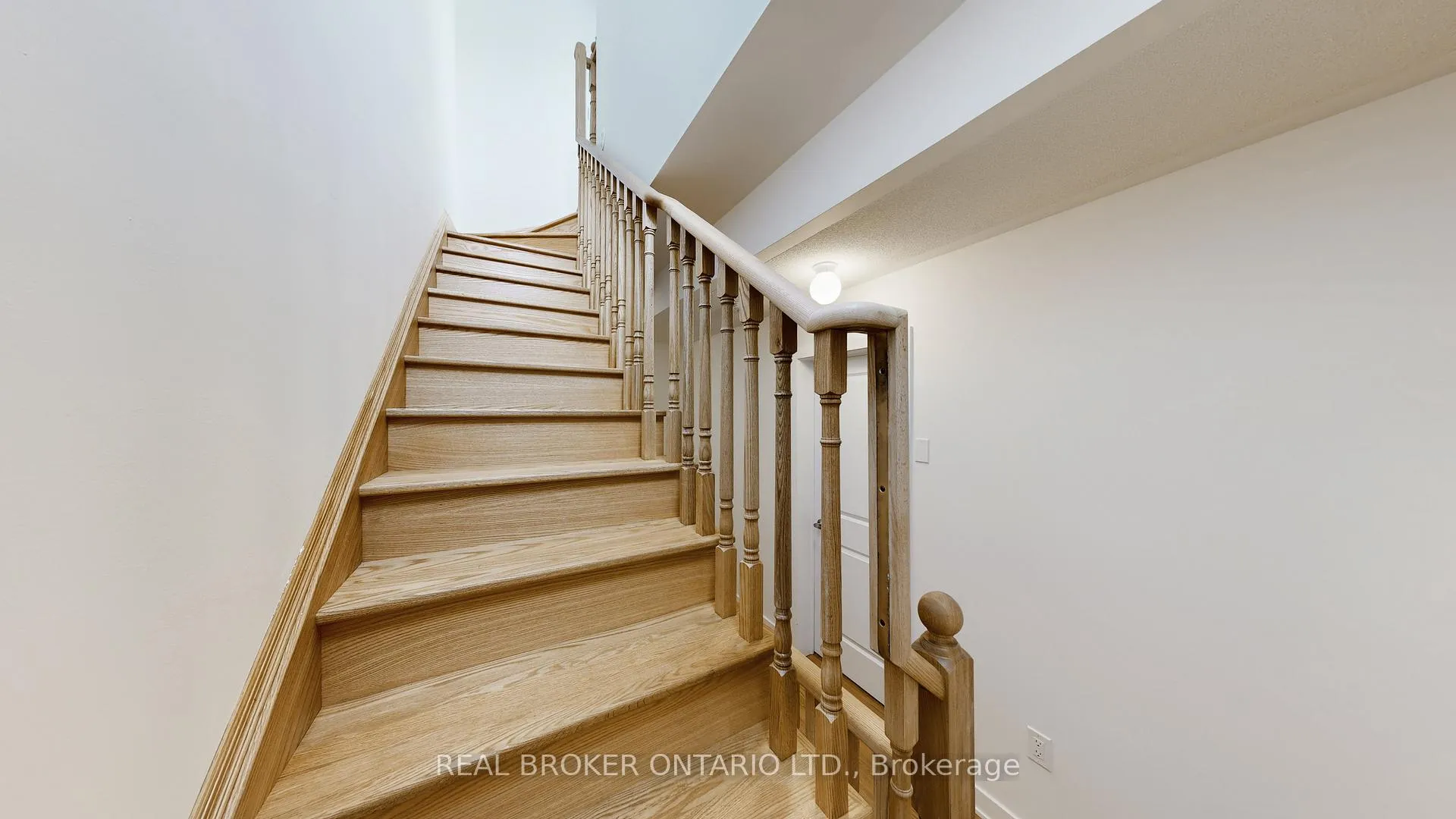 Photo 10 of Unit 216, 15100 Yonge Street N, Aurora, Aurora Village — HOMEH
