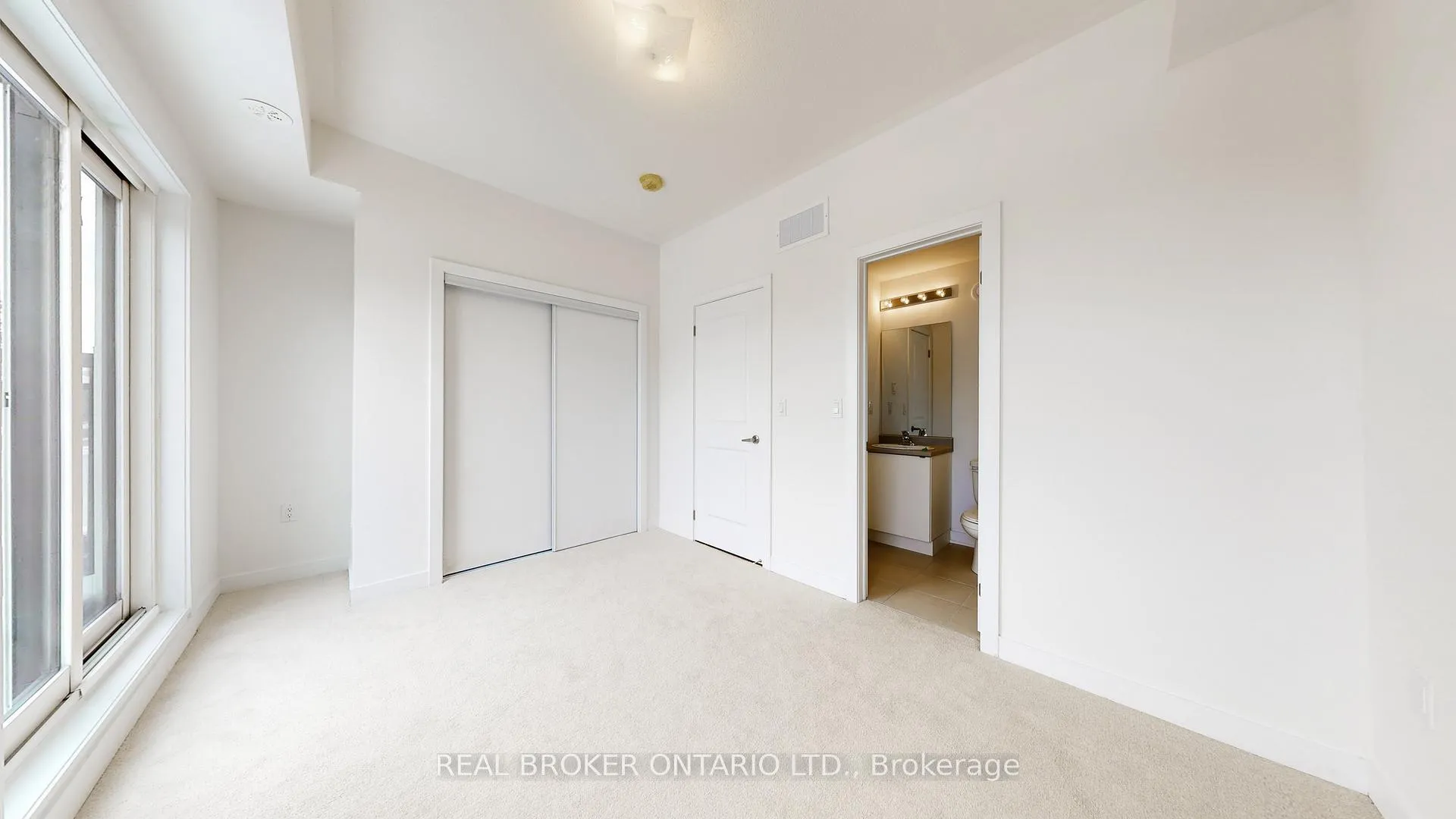 Photo 15 of Unit 216, 15100 Yonge Street N, Aurora, Aurora Village — HOMEH