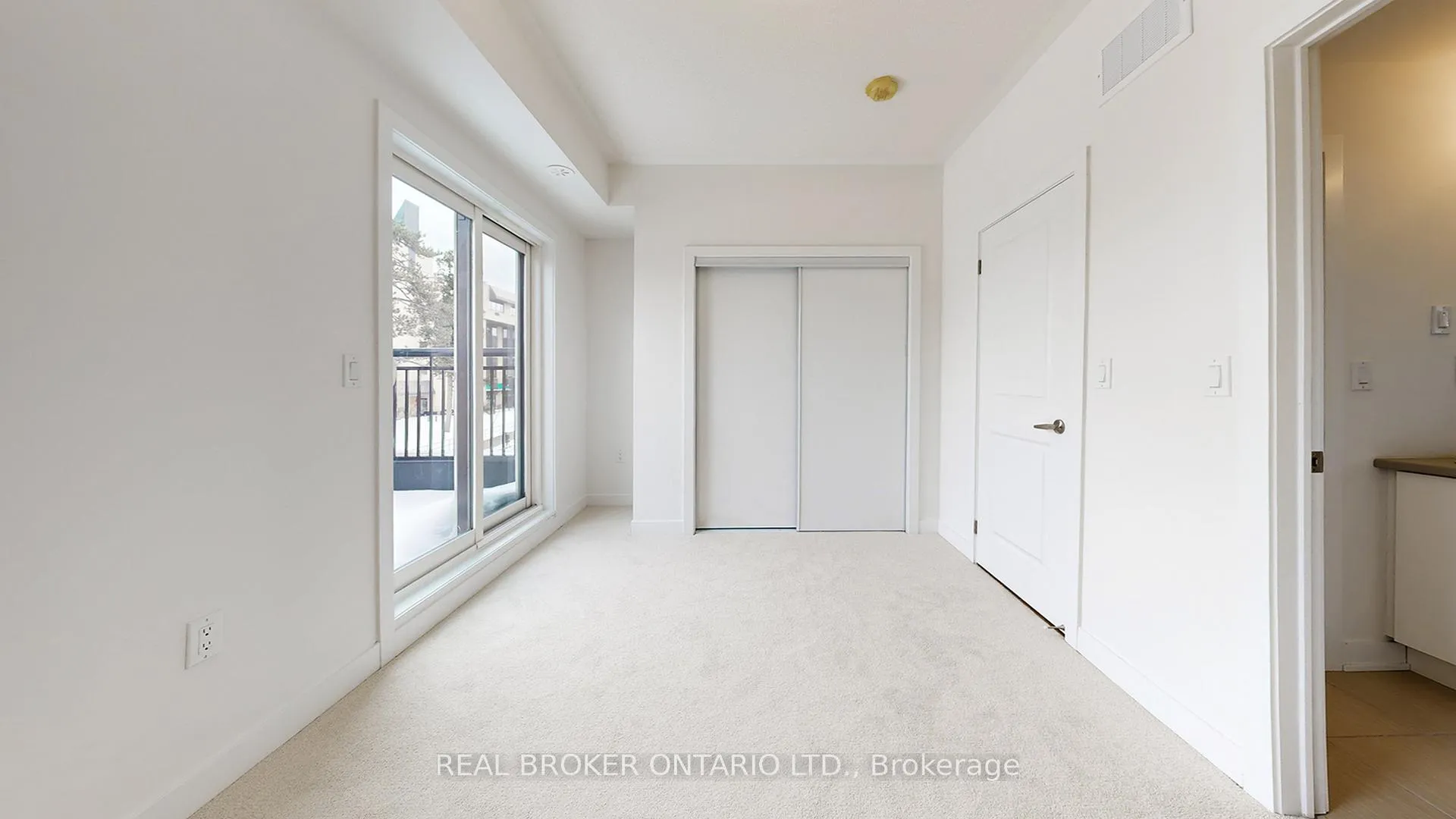 Photo 17 of Unit 216, 15100 Yonge Street N, Aurora, Aurora Village — HOMEH