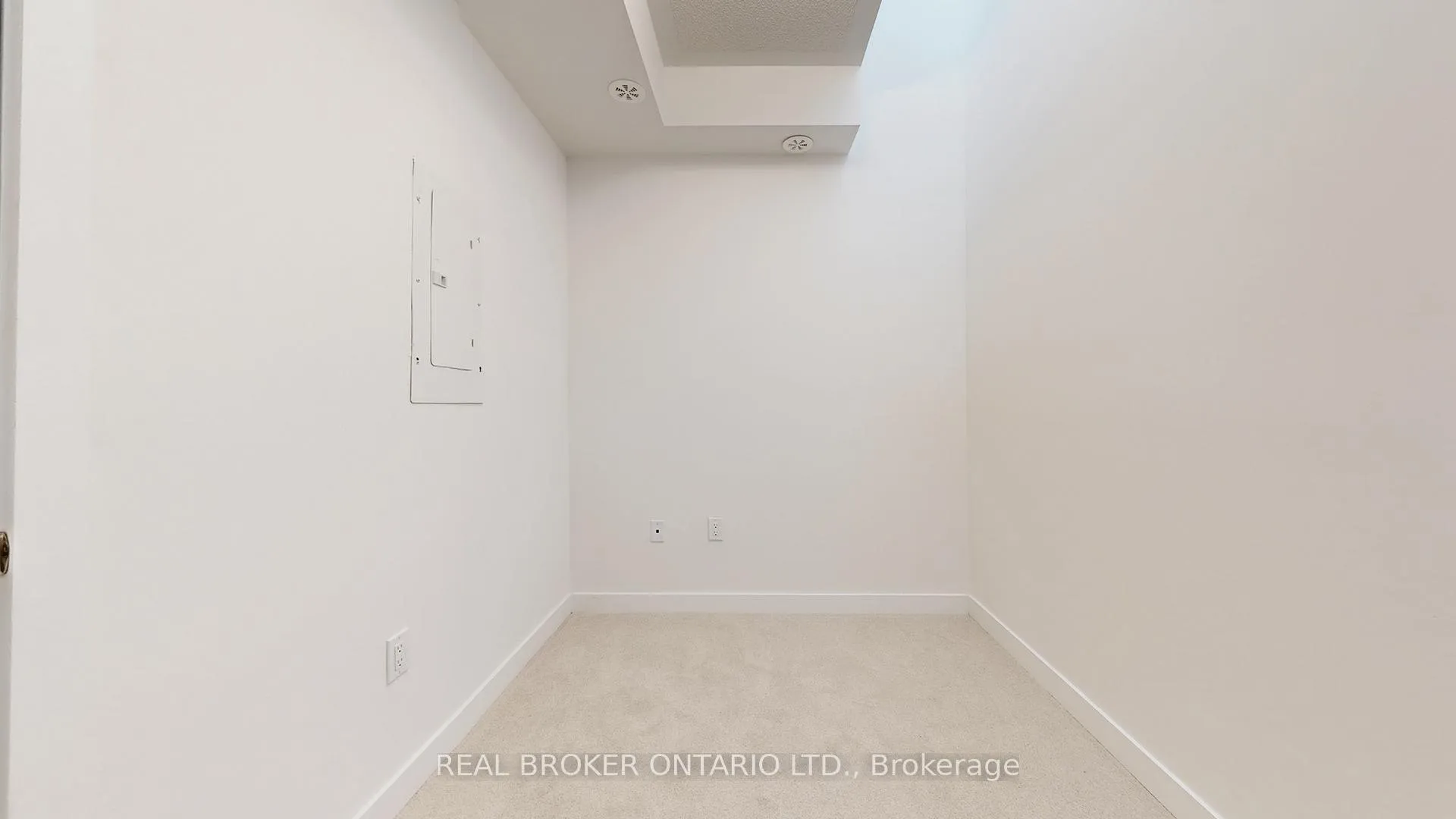 Photo 19 of Unit 216, 15100 Yonge Street N, Aurora, Aurora Village — HOMEH