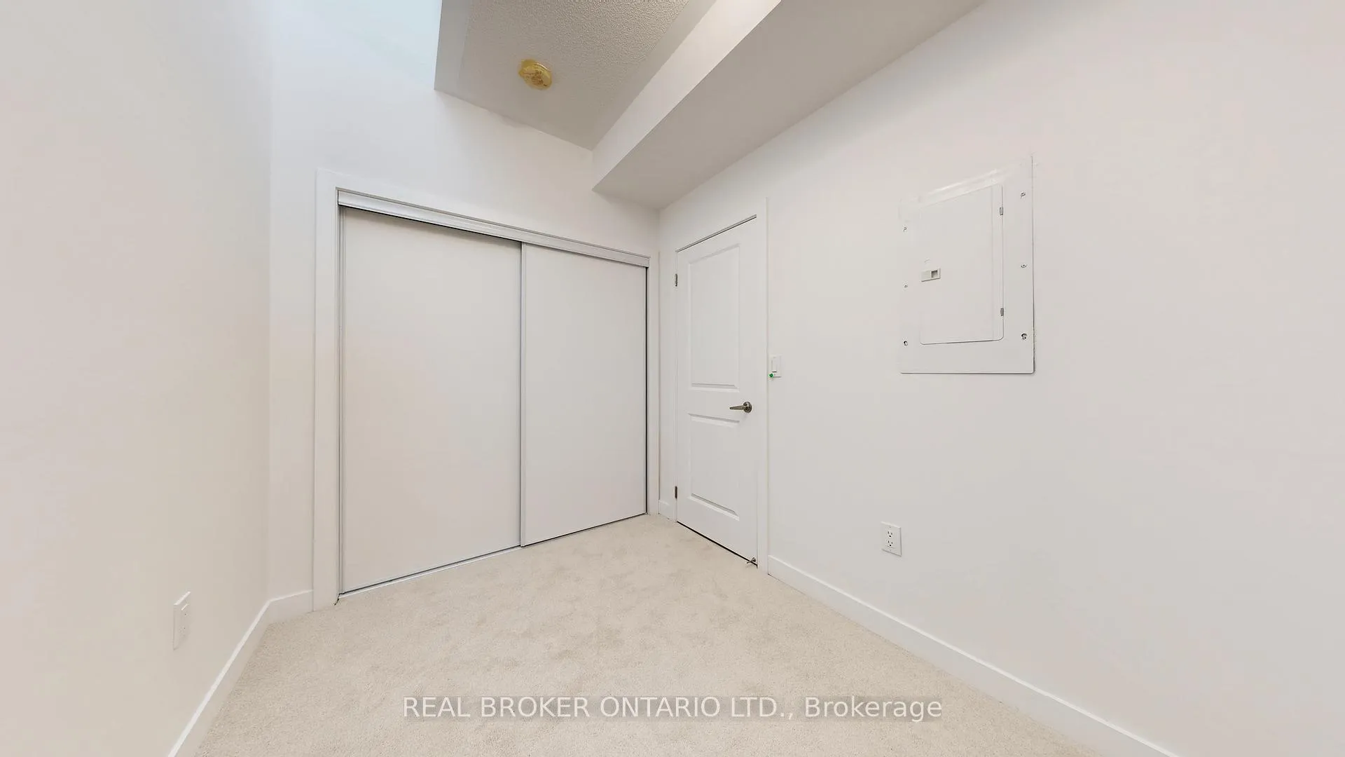 Photo 21 of Unit 216, 15100 Yonge Street N, Aurora, Aurora Village — HOMEH
