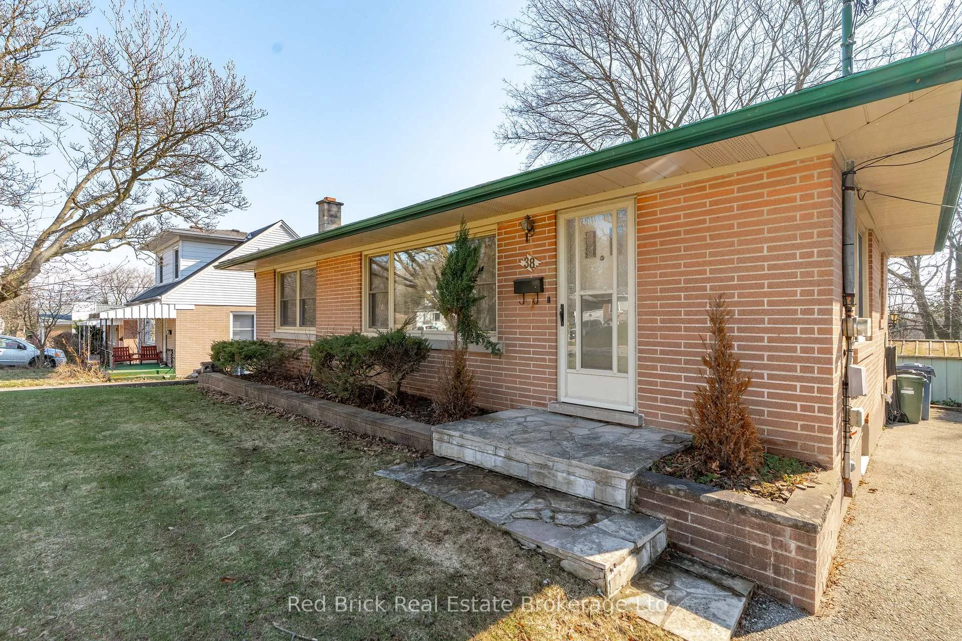 Photo 5 of 38 Dumbarton Street, Guelph, Riverside Park — HOMEH