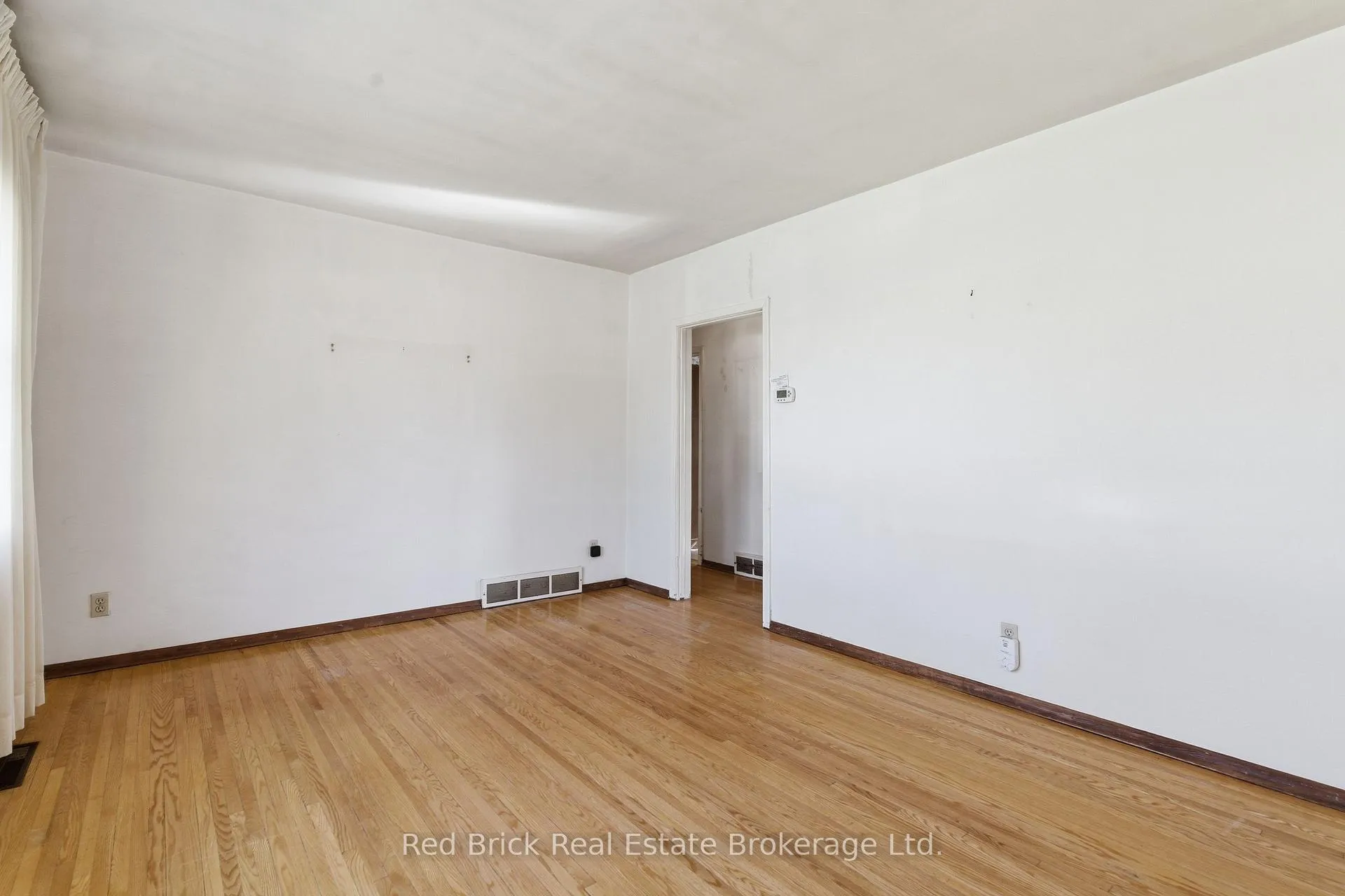 Photo 9 of 38 Dumbarton Street, Guelph, Riverside Park — HOMEH