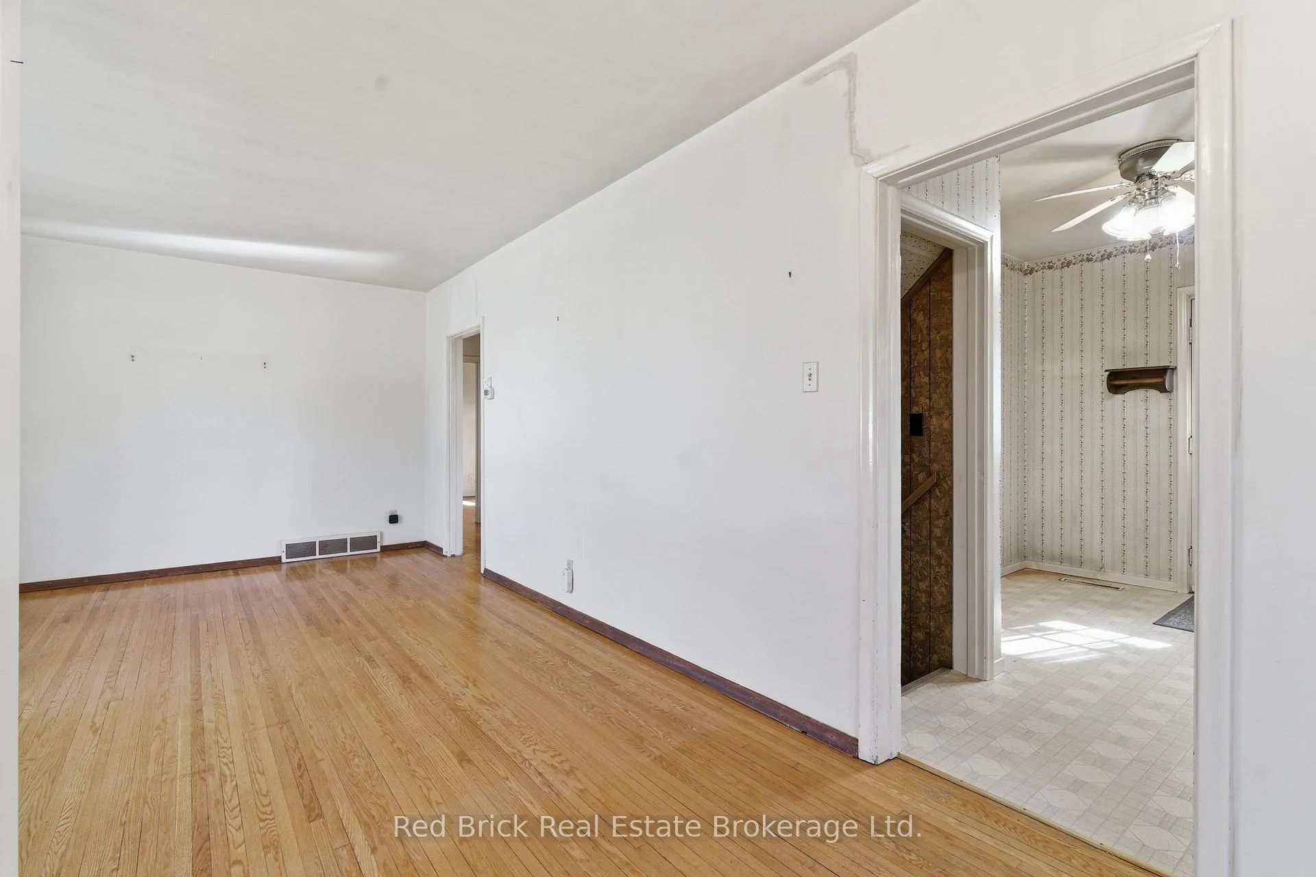 Photo 12 of 38 Dumbarton Street, Guelph, Riverside Park — HOMEH