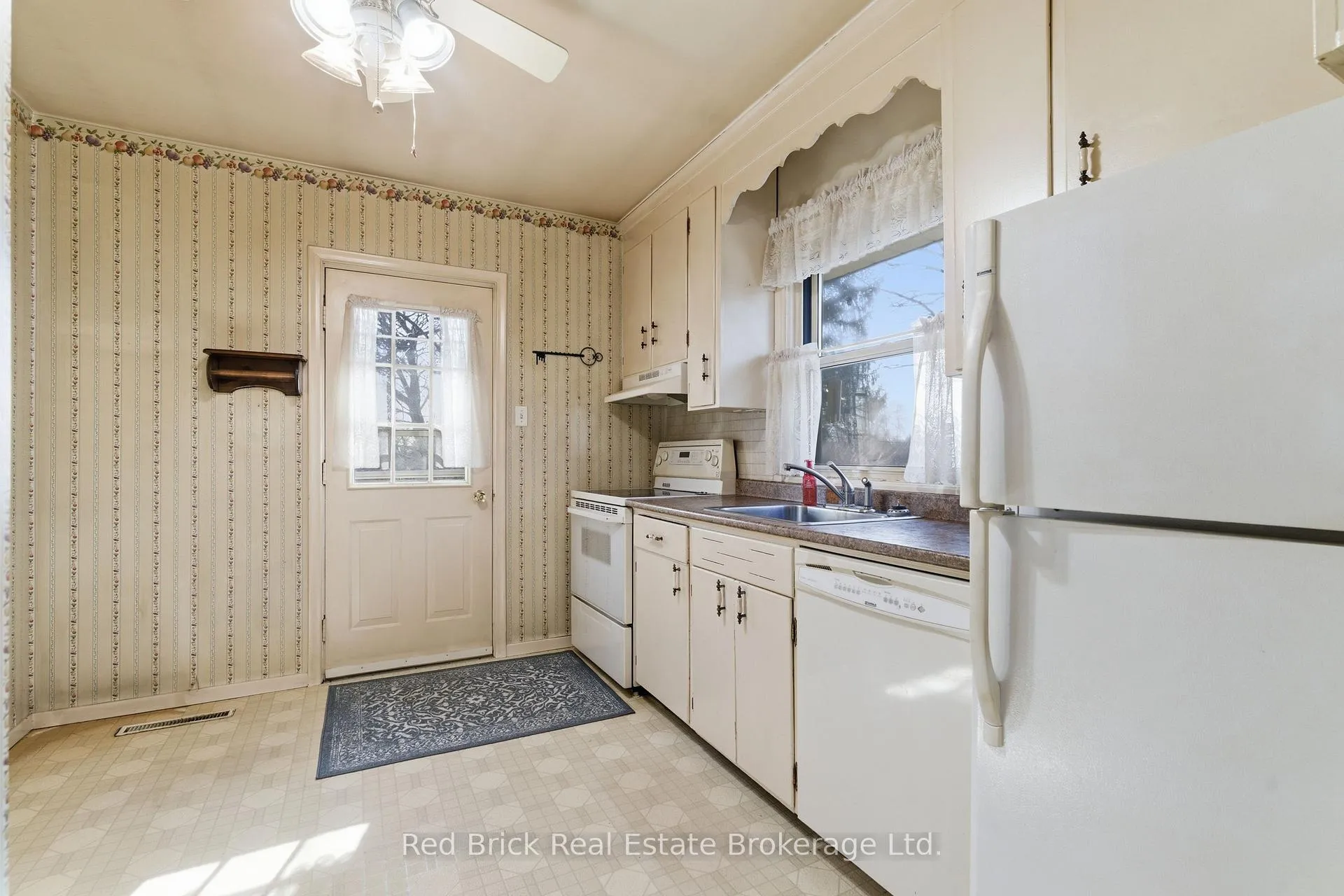 Photo 13 of 38 Dumbarton Street, Guelph, Riverside Park — HOMEH