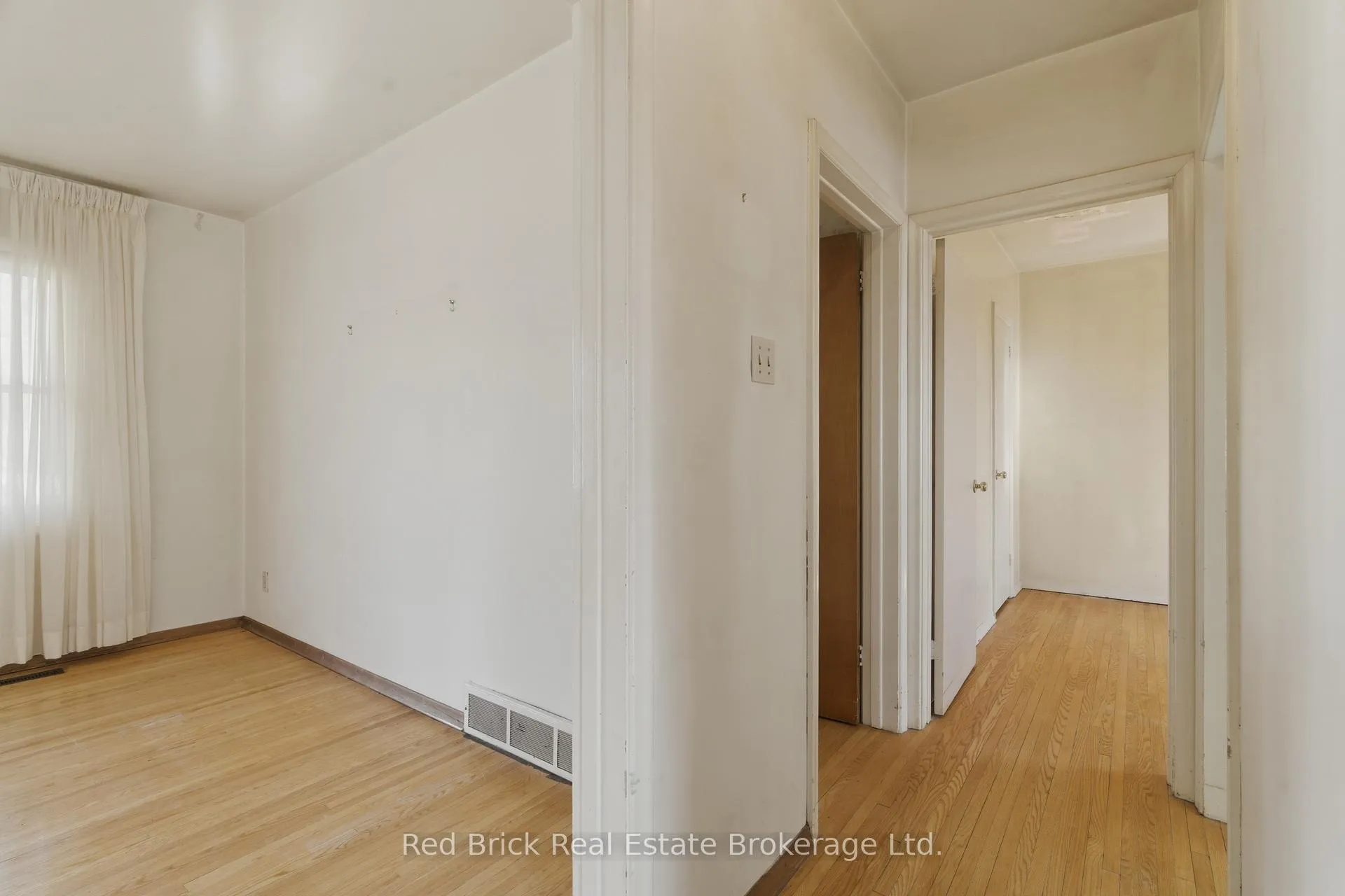 Photo 18 of 38 Dumbarton Street, Guelph, Riverside Park — HOMEH
