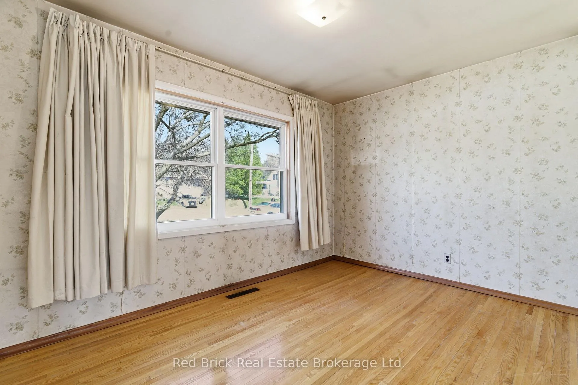 Photo 22 of 38 Dumbarton Street, Guelph, Riverside Park — HOMEH