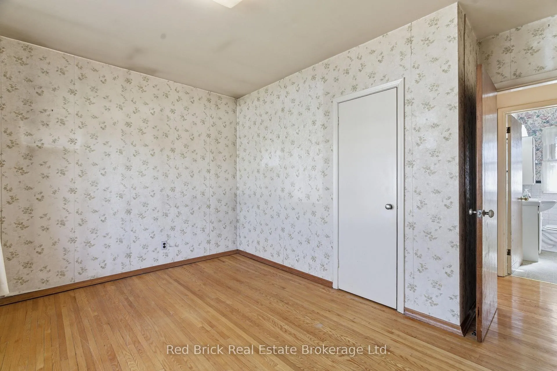 Photo 24 of 38 Dumbarton Street, Guelph, Riverside Park — HOMEH