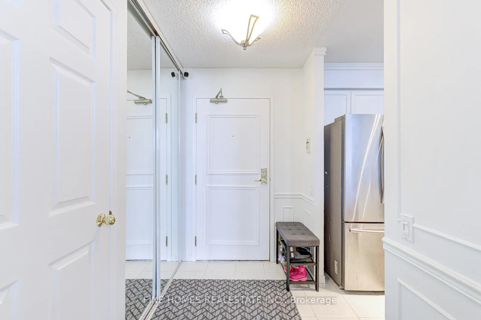 Photo 4 of 1 Emerald Lane, Vaughan, Crestwood-Springfarm-Yorkhill — HOMEH