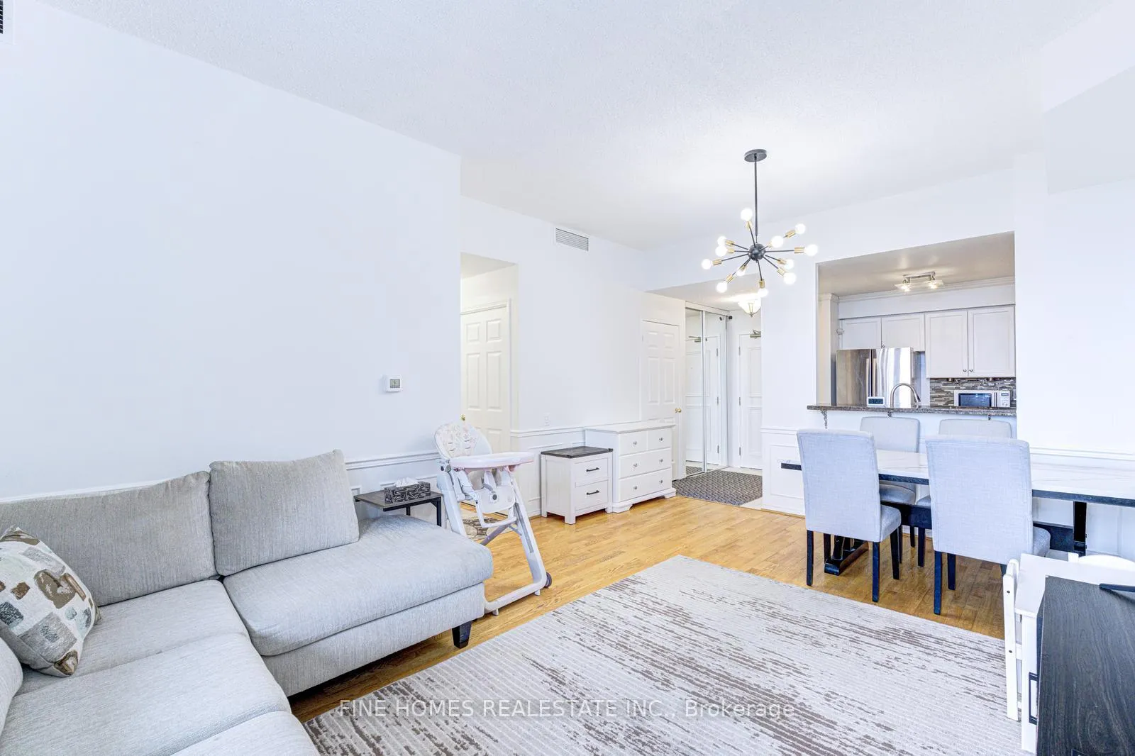 Photo 5 of 1 Emerald Lane, Vaughan, Crestwood-Springfarm-Yorkhill — HOMEH