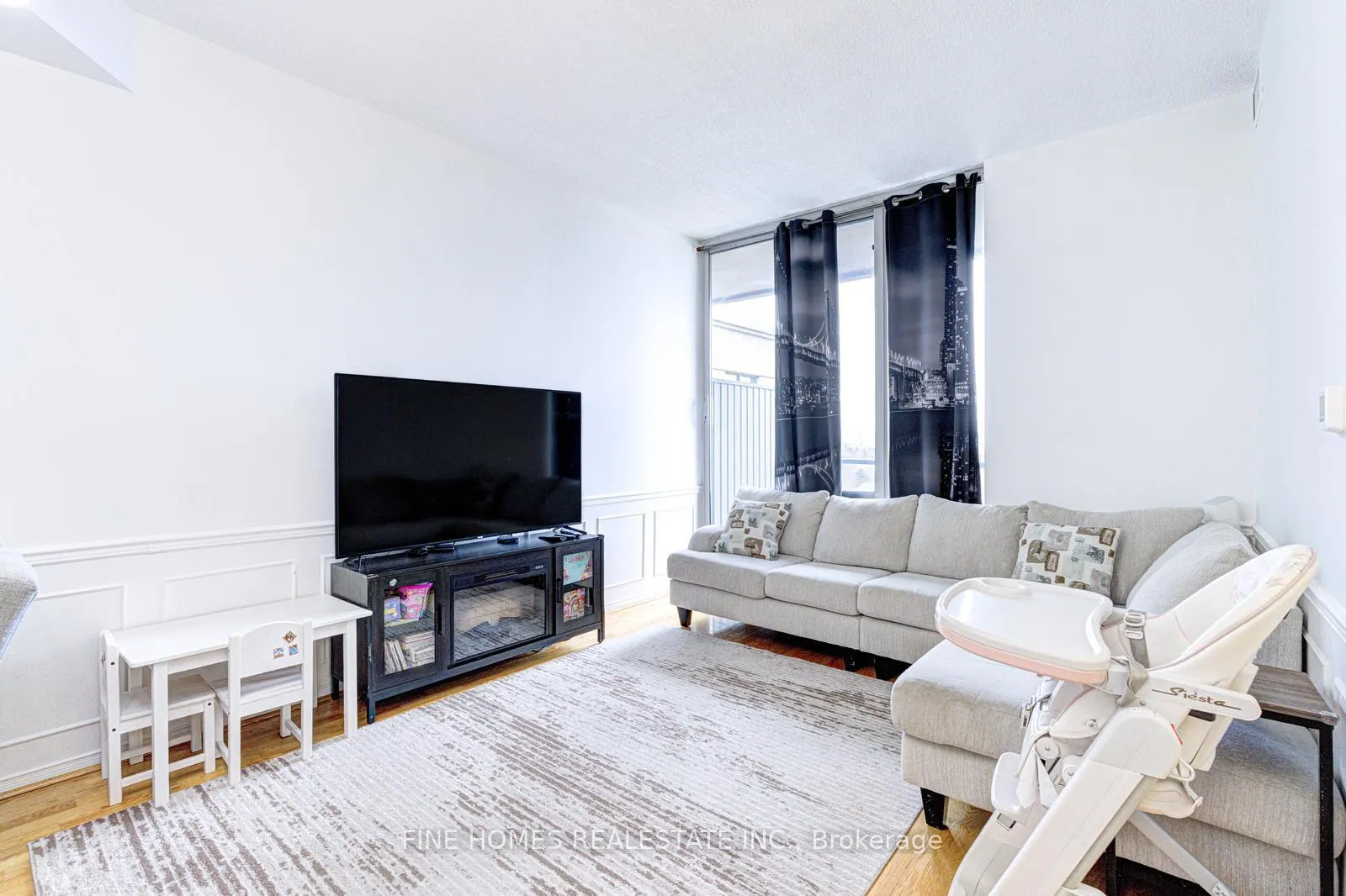 Photo 7 of 1 Emerald Lane, Vaughan, Crestwood-Springfarm-Yorkhill — HOMEH