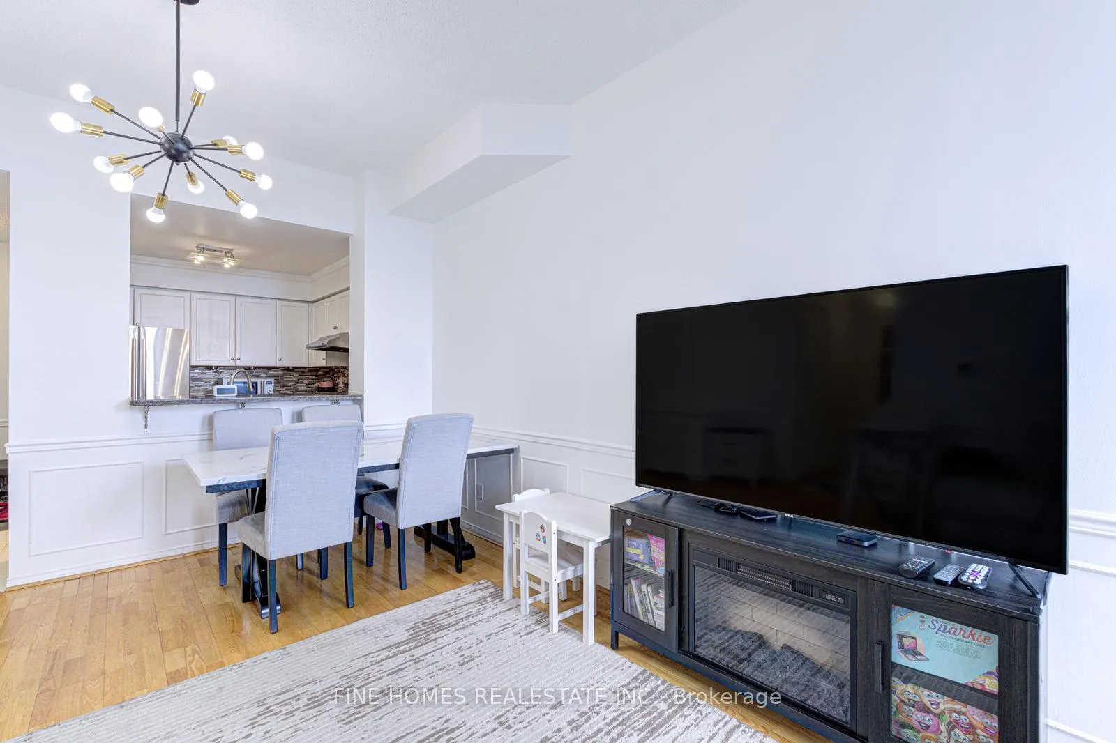 Photo 8 of 1 Emerald Lane, Vaughan, Crestwood-Springfarm-Yorkhill — HOMEH