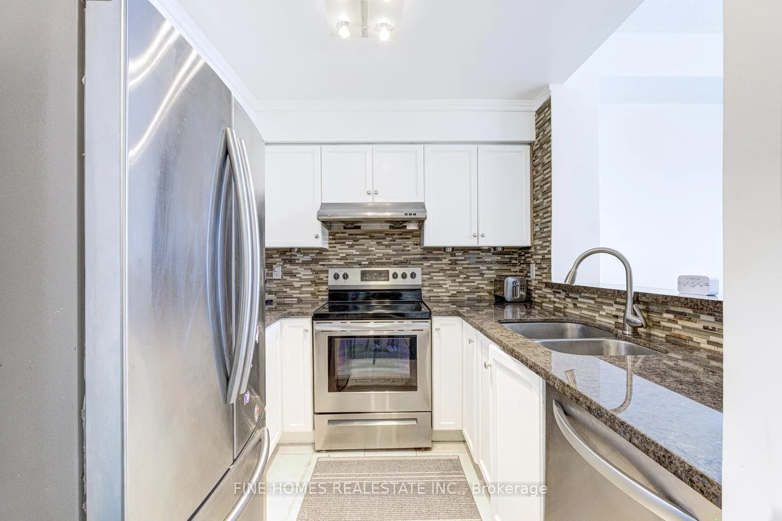 Photo 14 of 1 Emerald Lane, Vaughan, Crestwood-Springfarm-Yorkhill — HOMEH