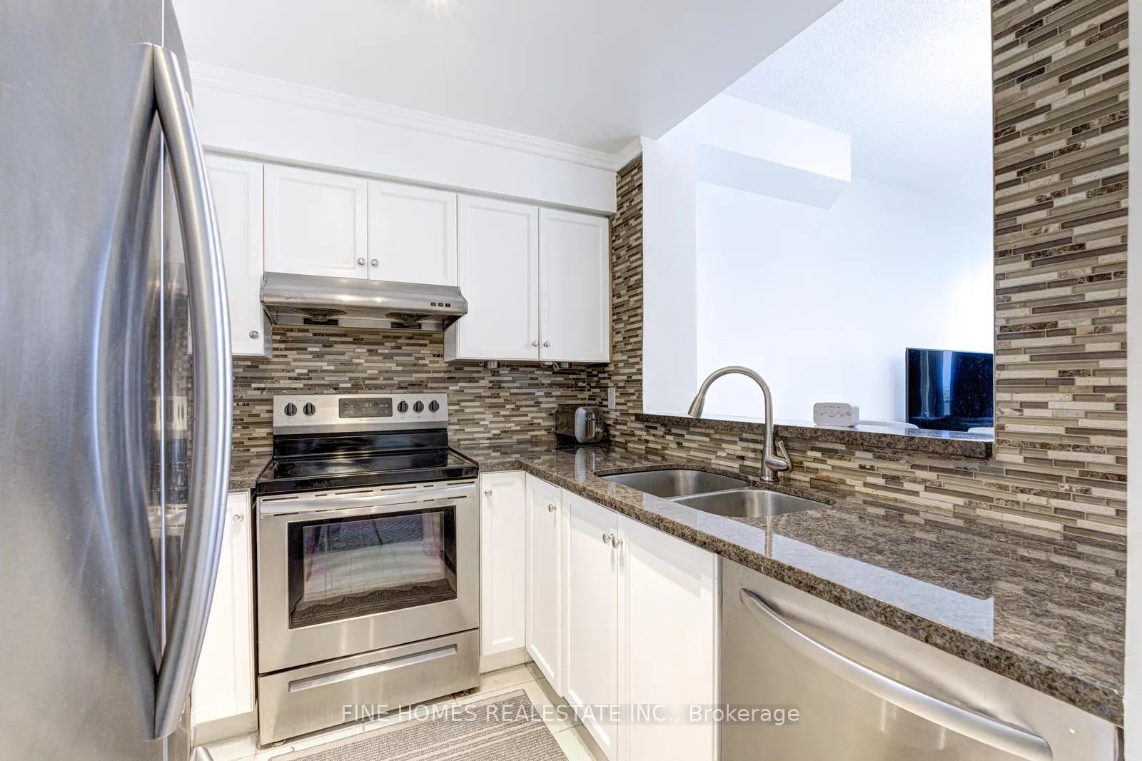 Photo 15 of 1 Emerald Lane, Vaughan, Crestwood-Springfarm-Yorkhill — HOMEH