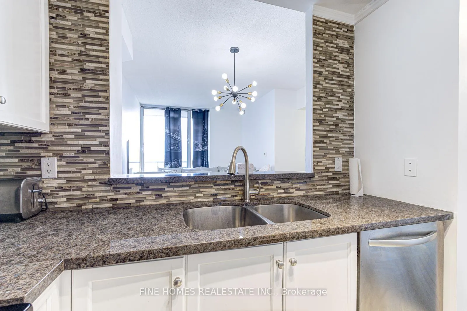 Photo 16 of 1 Emerald Lane, Vaughan, Crestwood-Springfarm-Yorkhill — HOMEH
