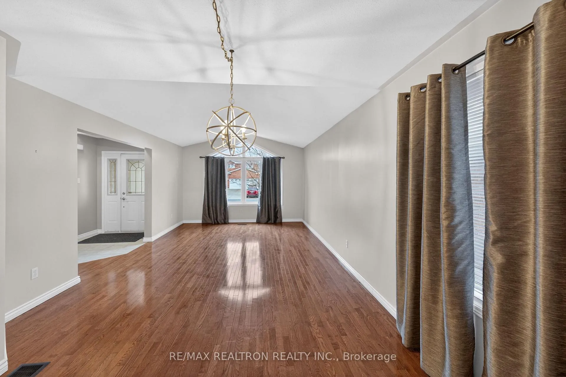 Photo 2 of 3129 Westridge Boulevard, Peterborough, Monaghan Ward 2 — HOMEH
