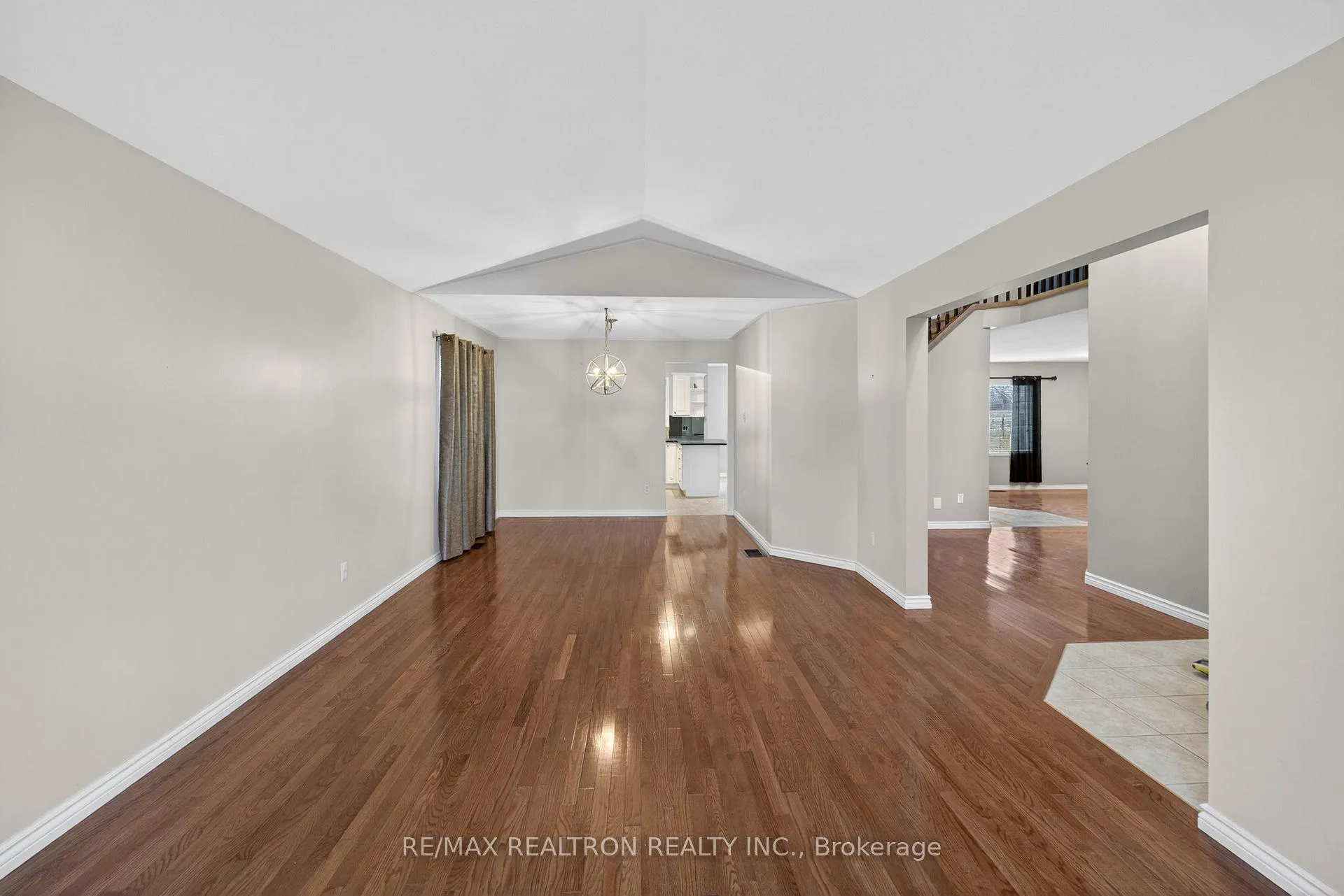 Photo 3 of 3129 Westridge Boulevard, Peterborough, Monaghan Ward 2 — HOMEH