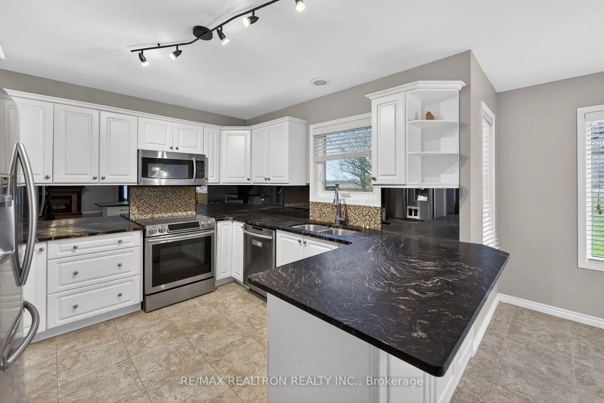 Photo 10 of 3129 Westridge Boulevard, Peterborough, Monaghan Ward 2 — HOMEH