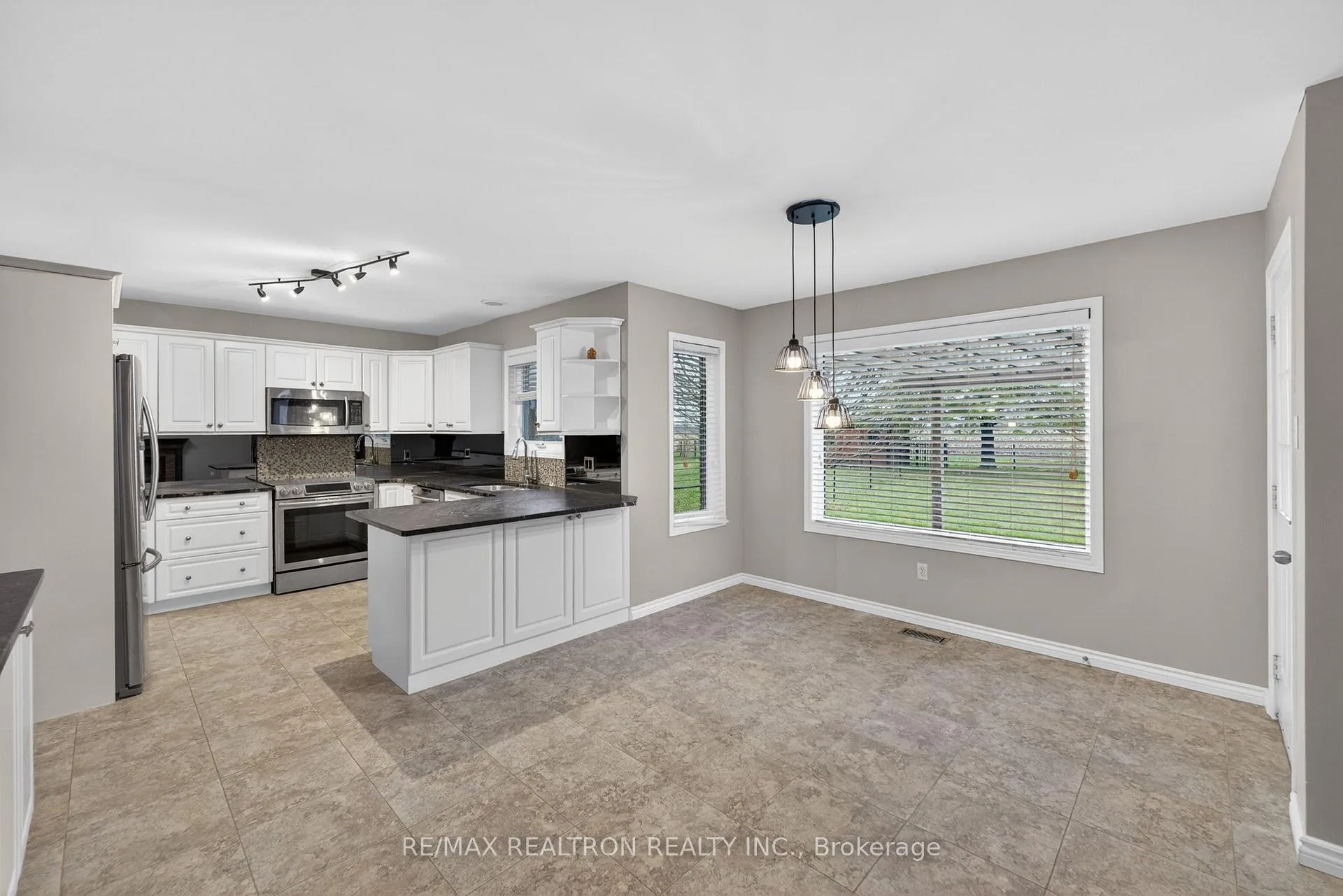 Photo 13 of 3129 Westridge Boulevard, Peterborough, Monaghan Ward 2 — HOMEH