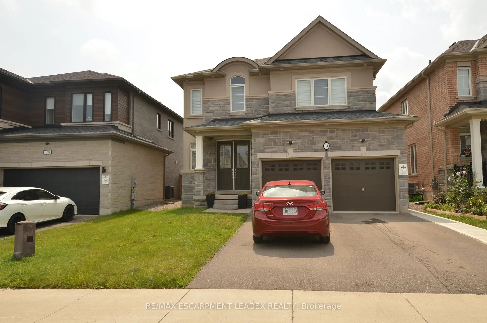 Photo 2 of Unit B, 24 Findlay Drive, Hamilton, Ancaster — HOMEH