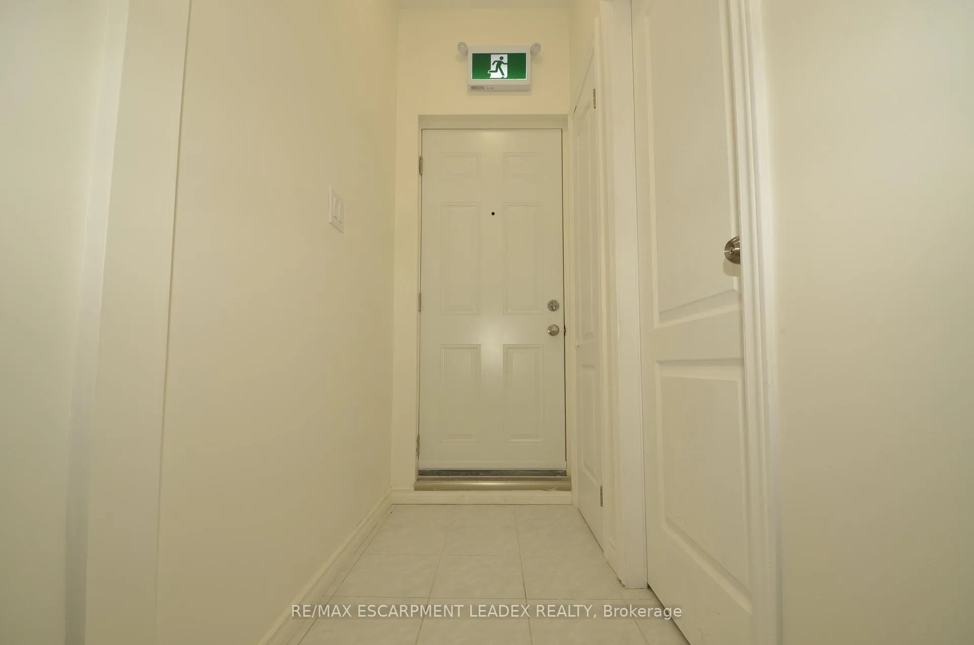 Photo 6 of Unit B, 24 Findlay Drive, Hamilton, Ancaster — HOMEH