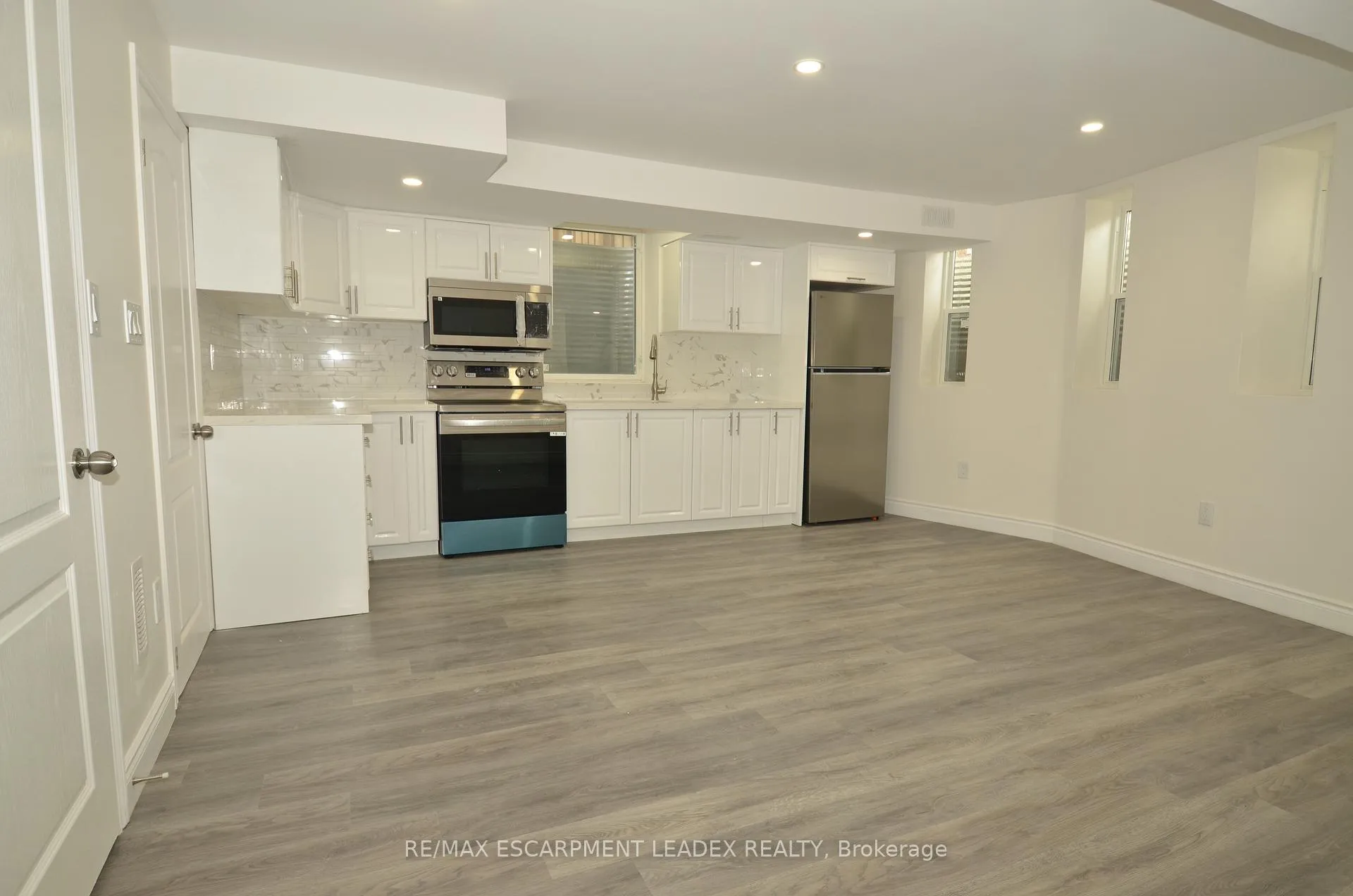 Photo 8 of Unit B, 24 Findlay Drive, Hamilton, Ancaster — HOMEH