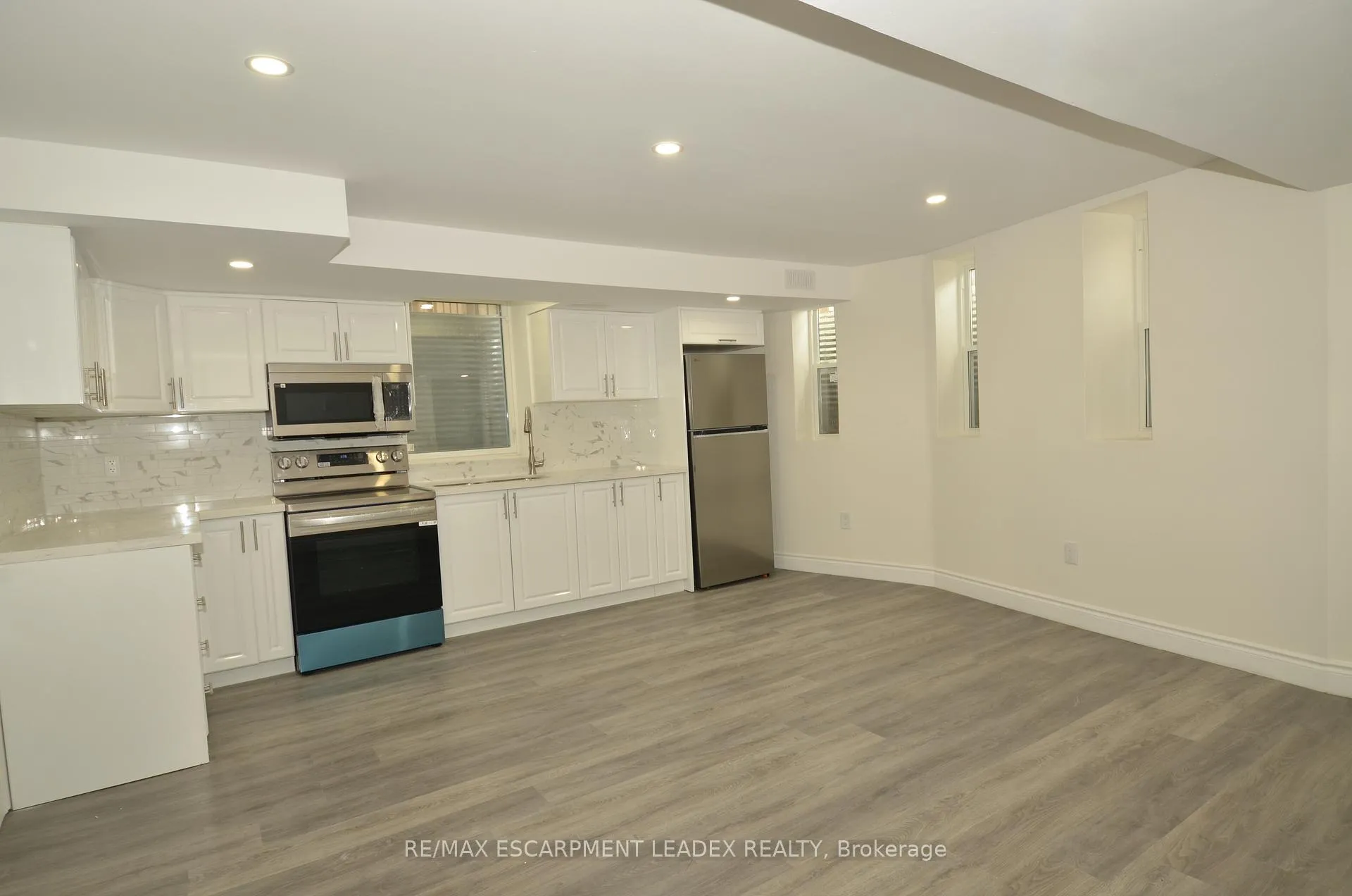 Photo 9 of Unit B, 24 Findlay Drive, Hamilton, Ancaster — HOMEH