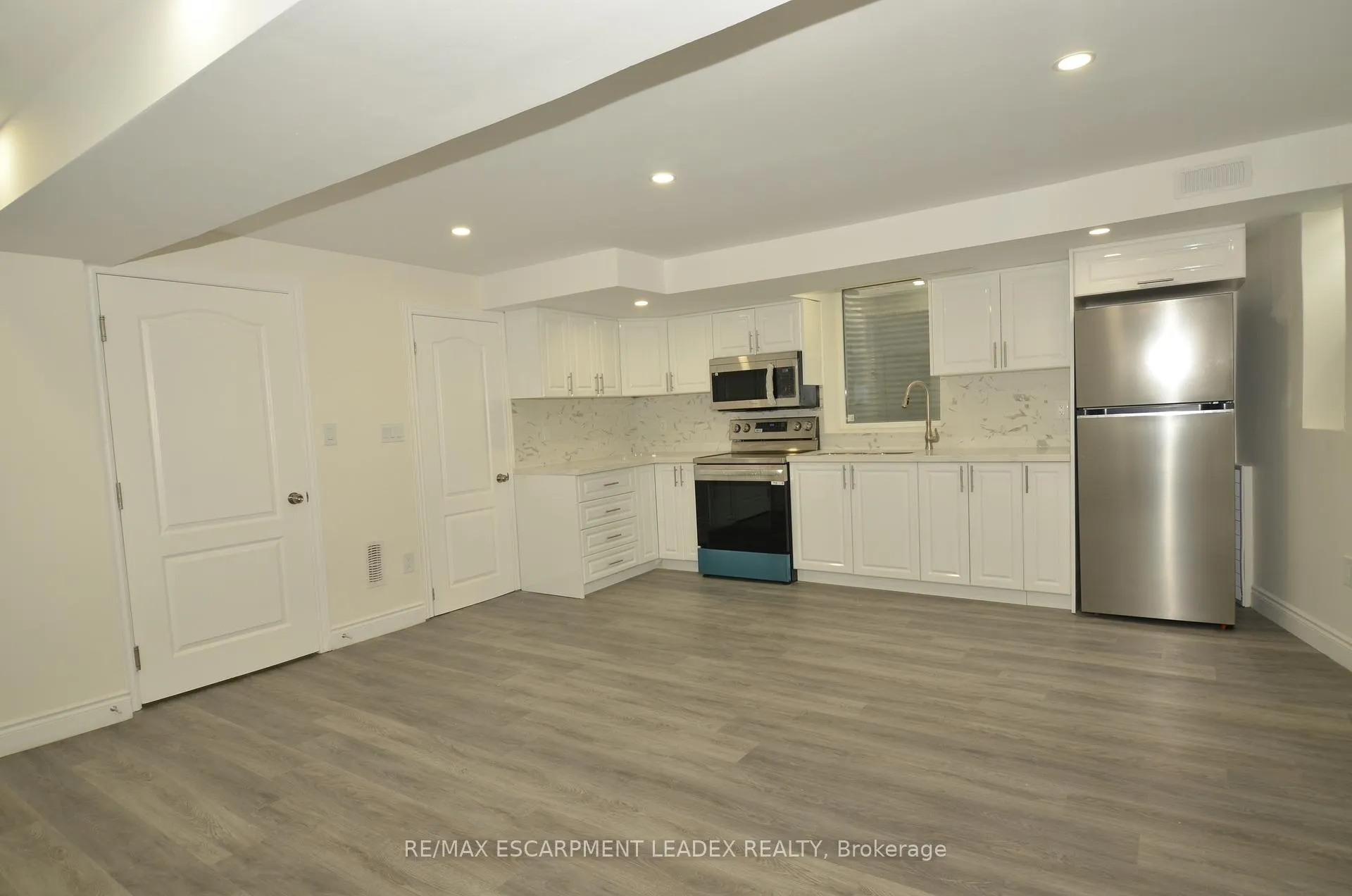 Photo 10 of Unit B, 24 Findlay Drive, Hamilton, Ancaster — HOMEH