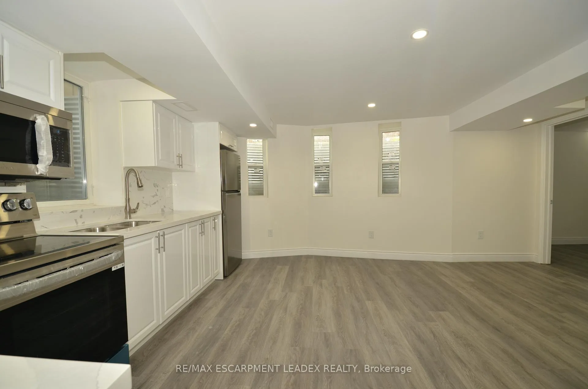 Photo 12 of Unit B, 24 Findlay Drive, Hamilton, Ancaster — HOMEH