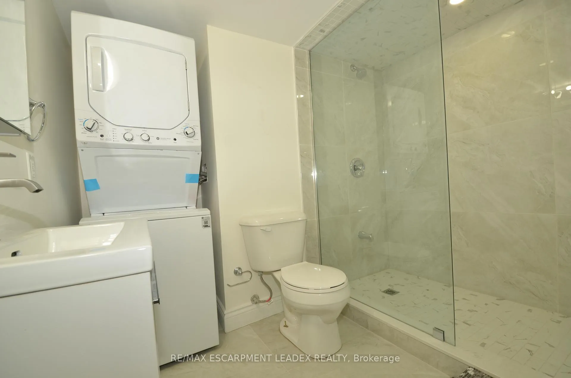 Photo 13 of Unit B, 24 Findlay Drive, Hamilton, Ancaster — HOMEH