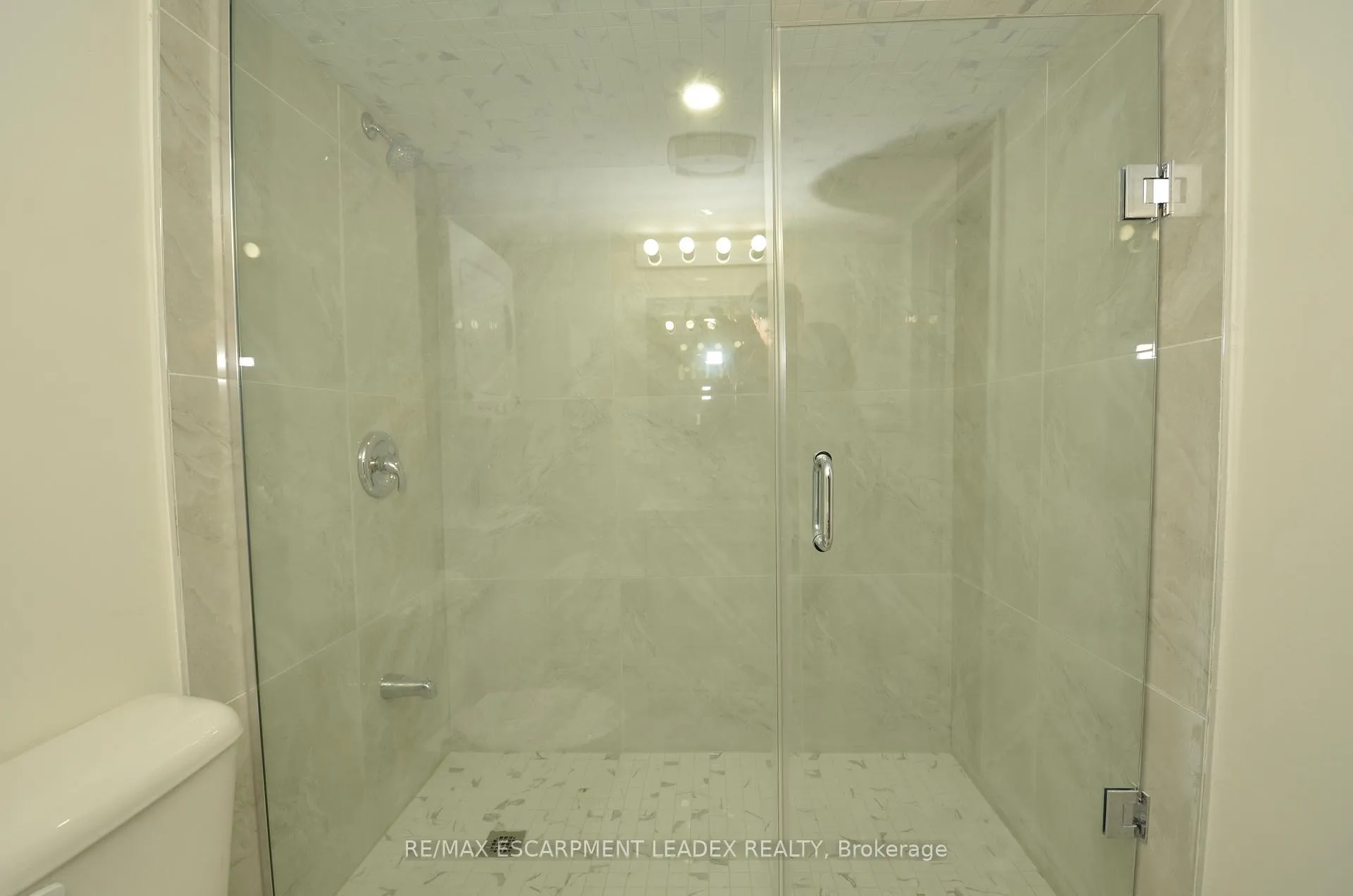 Photo 14 of Unit B, 24 Findlay Drive, Hamilton, Ancaster — HOMEH