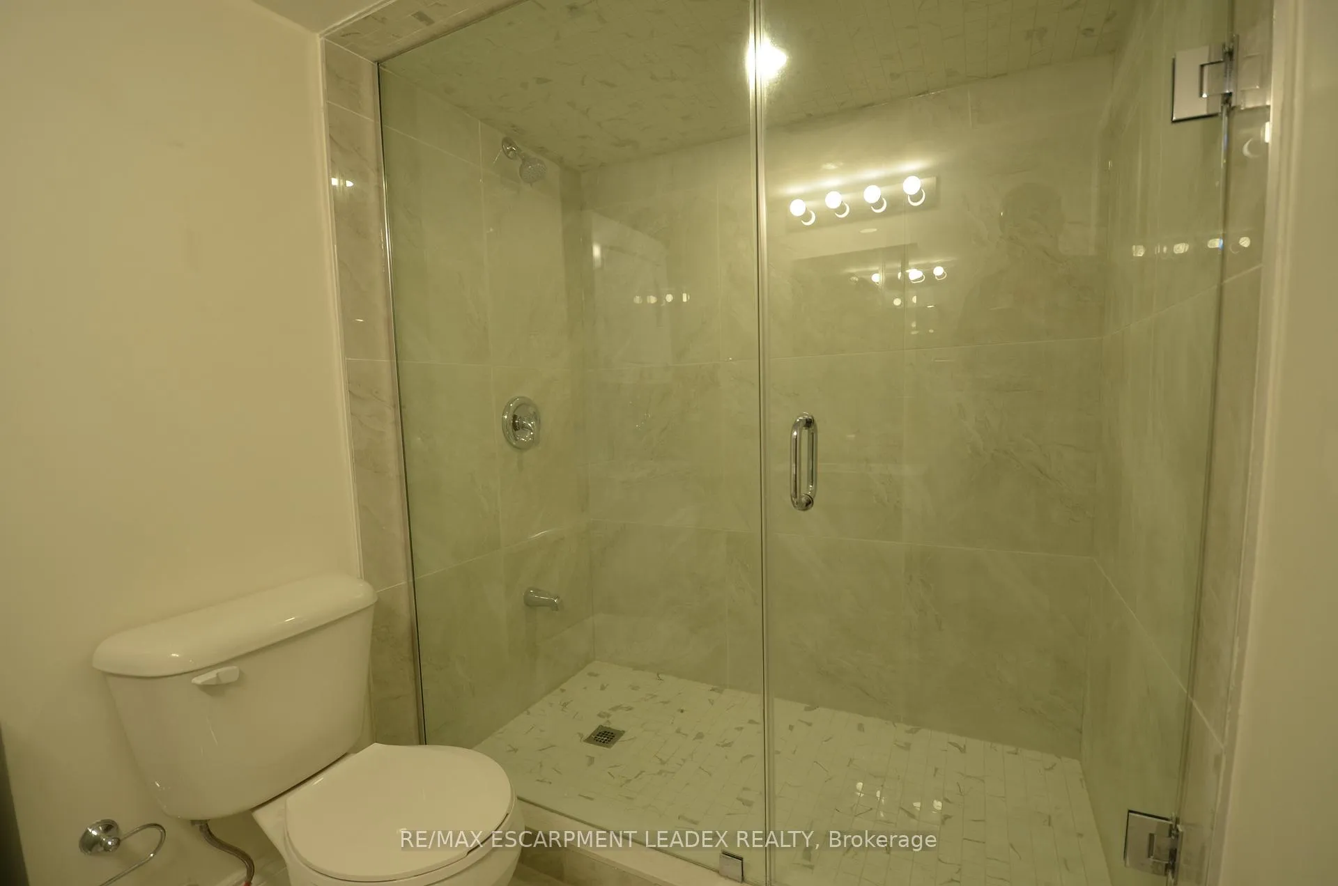 Photo 15 of Unit B, 24 Findlay Drive, Hamilton, Ancaster — HOMEH